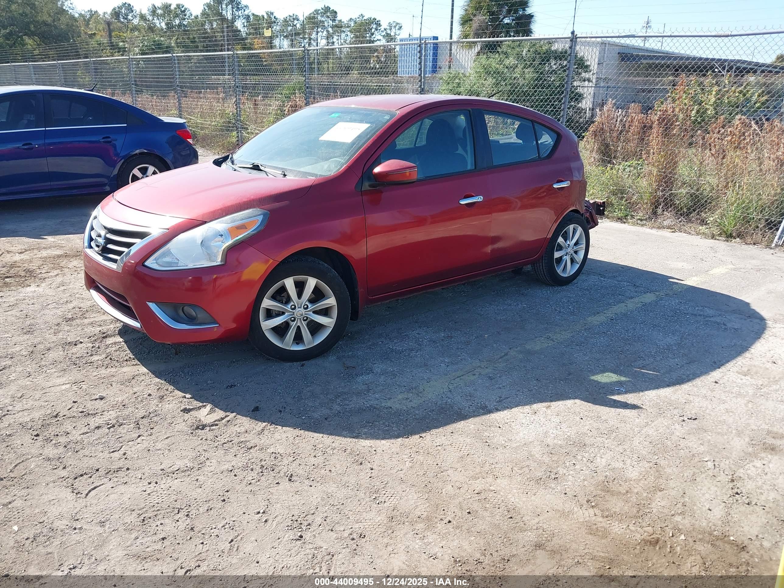 NISSAN VERSA image 2