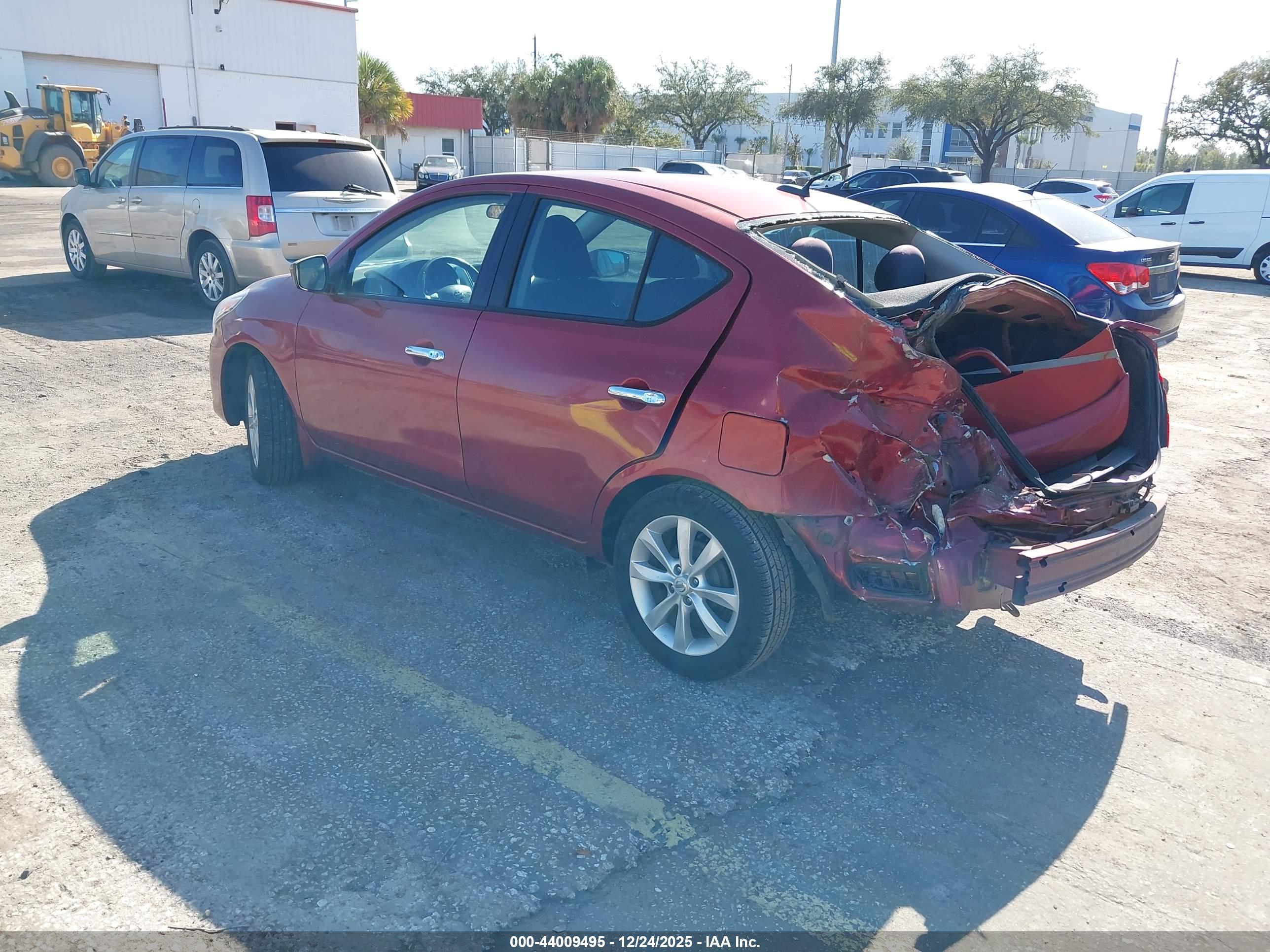 NISSAN VERSA image 3