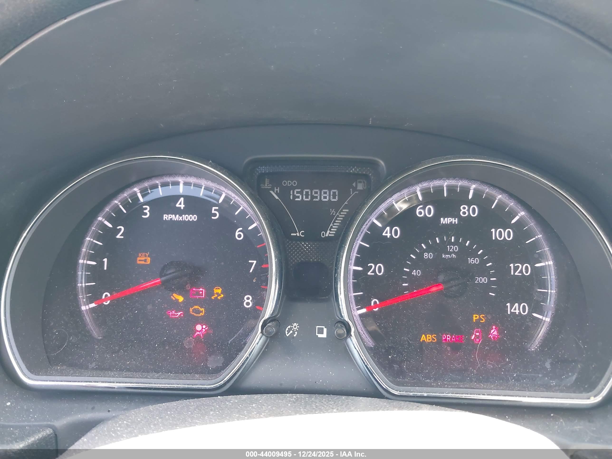 NISSAN VERSA image 7