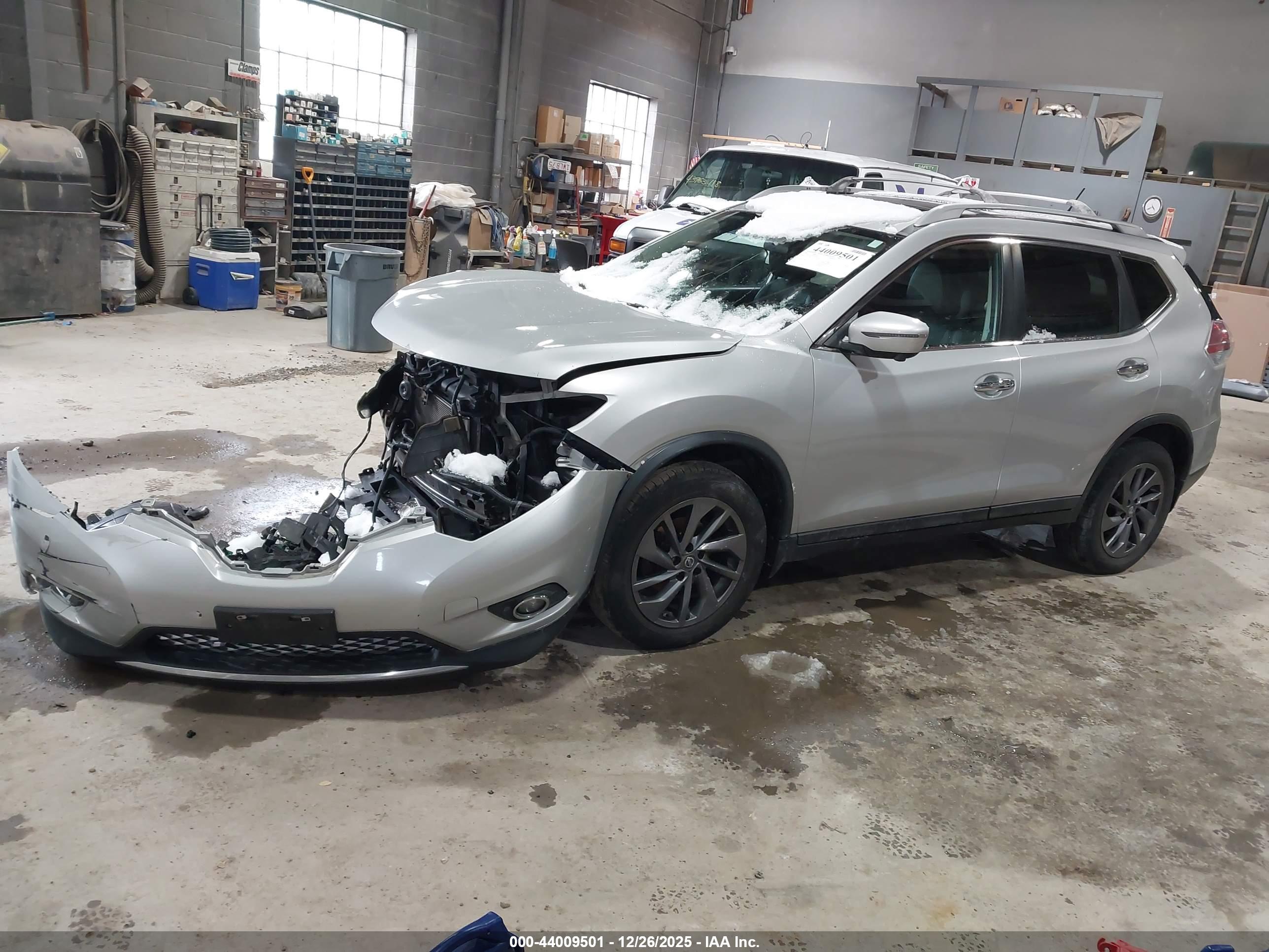 NISSAN ROGUE image 2