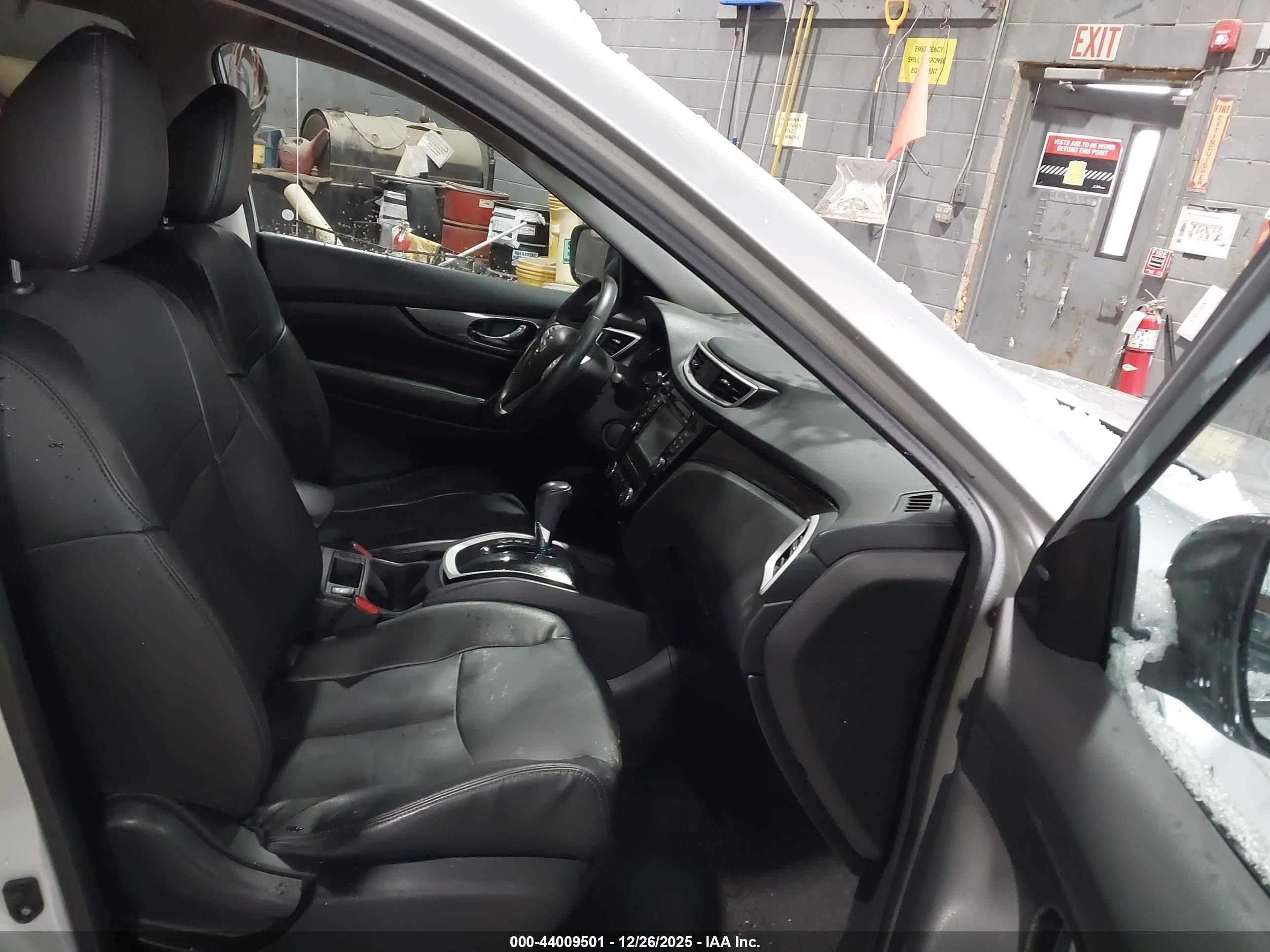 NISSAN ROGUE image 5