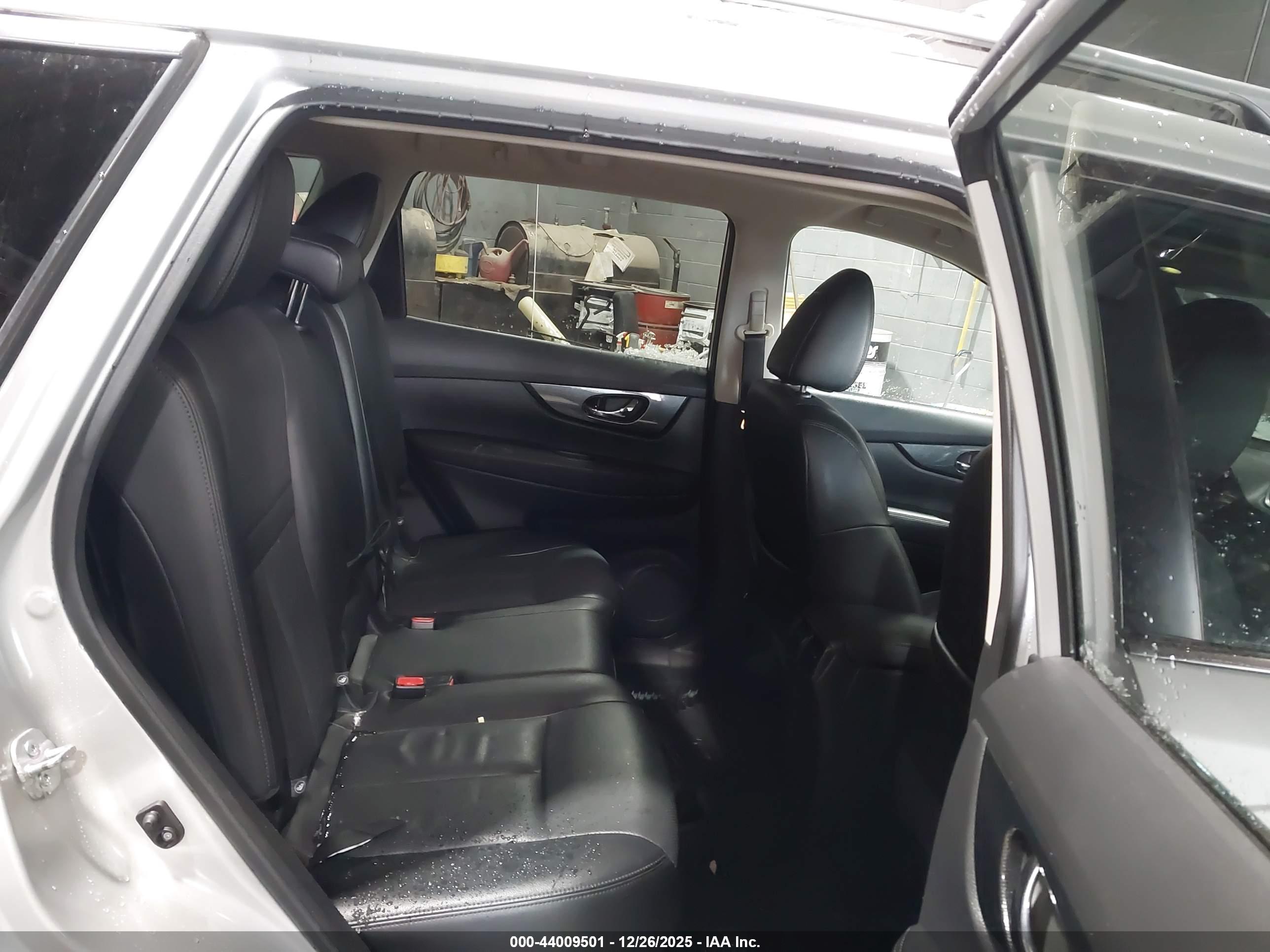 NISSAN ROGUE image 8