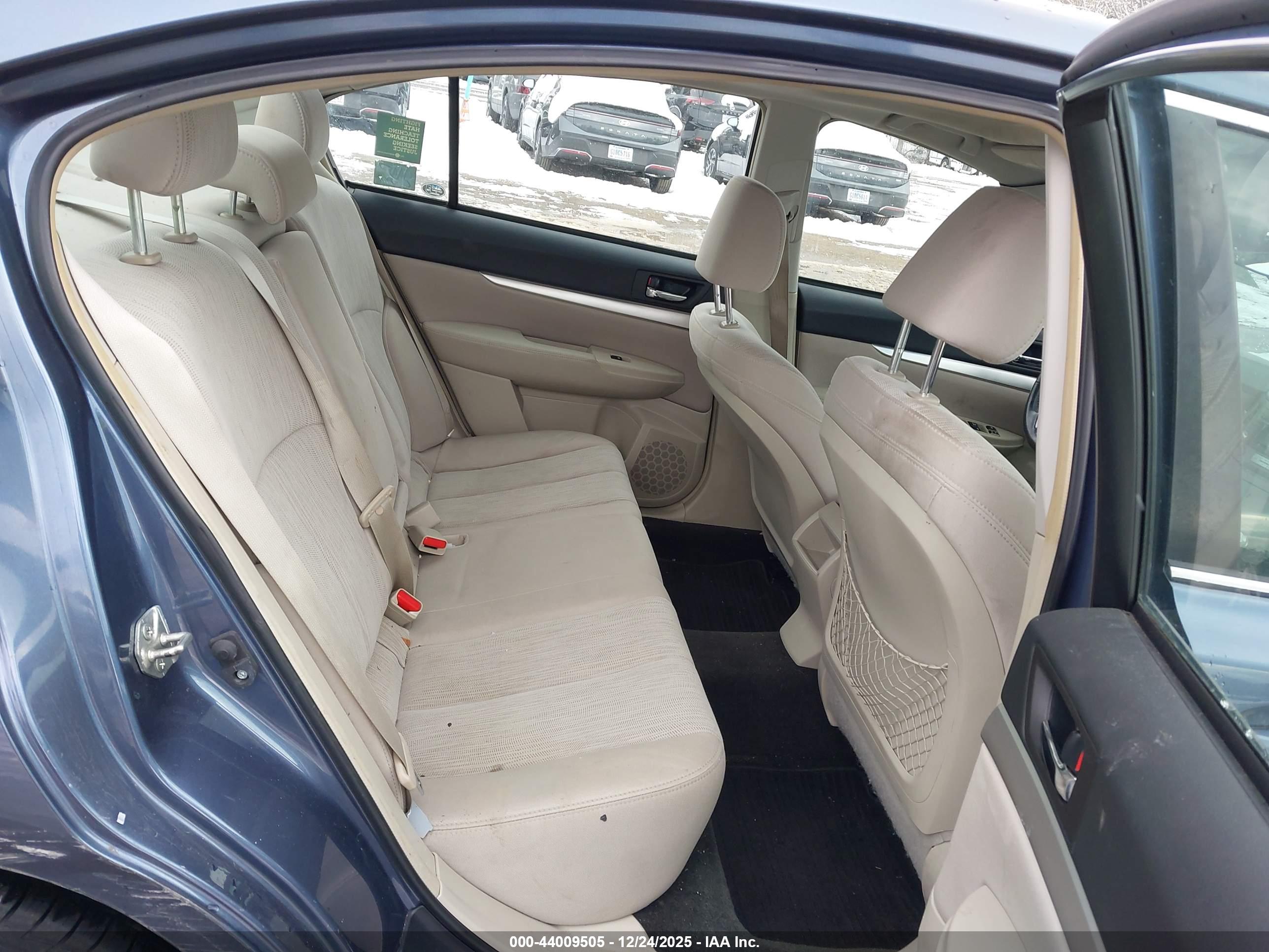 SUBARU LEGACY image 8