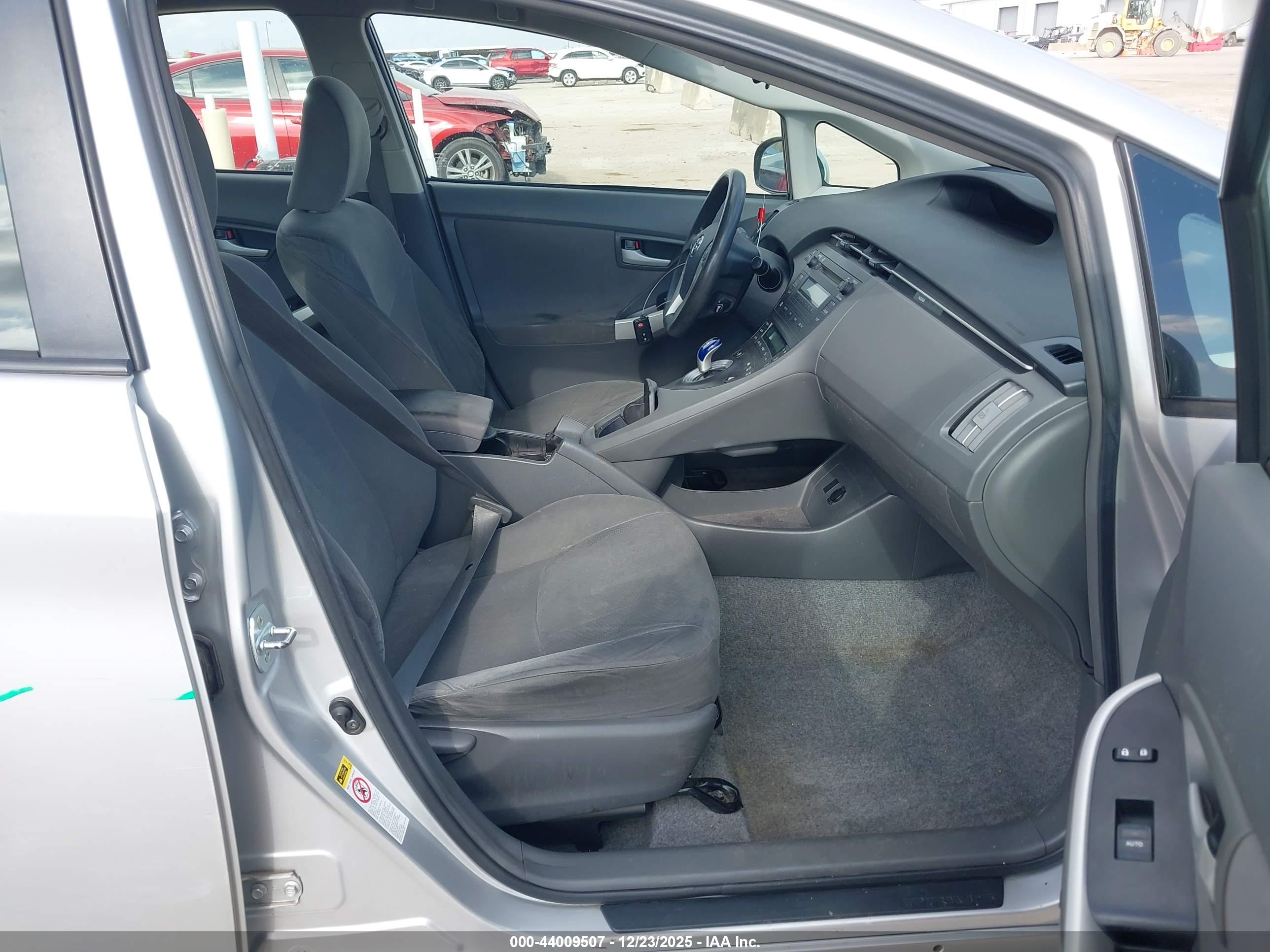 TOYOTA PRIUS image 5