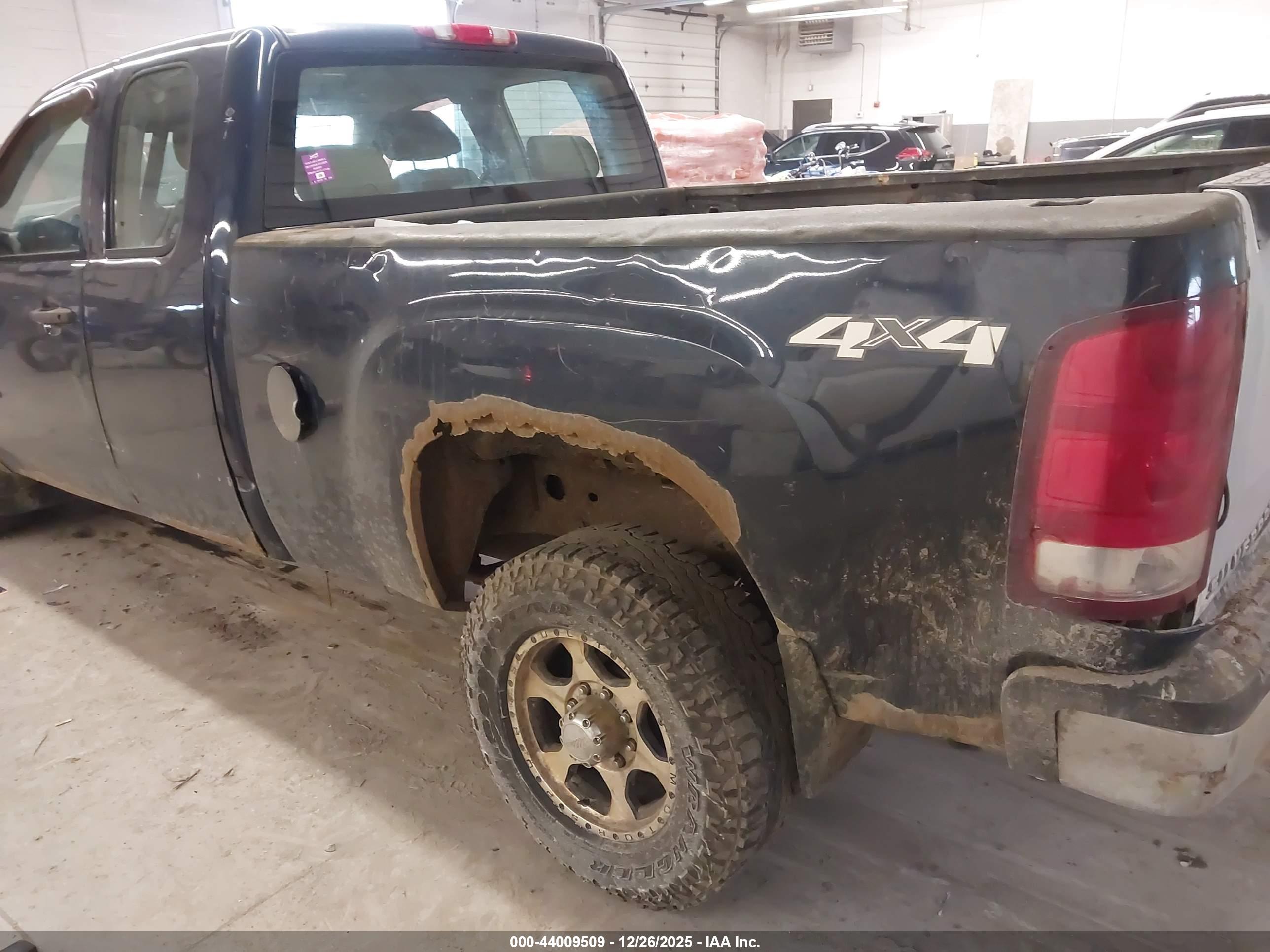 GMC SIERRA image 3
