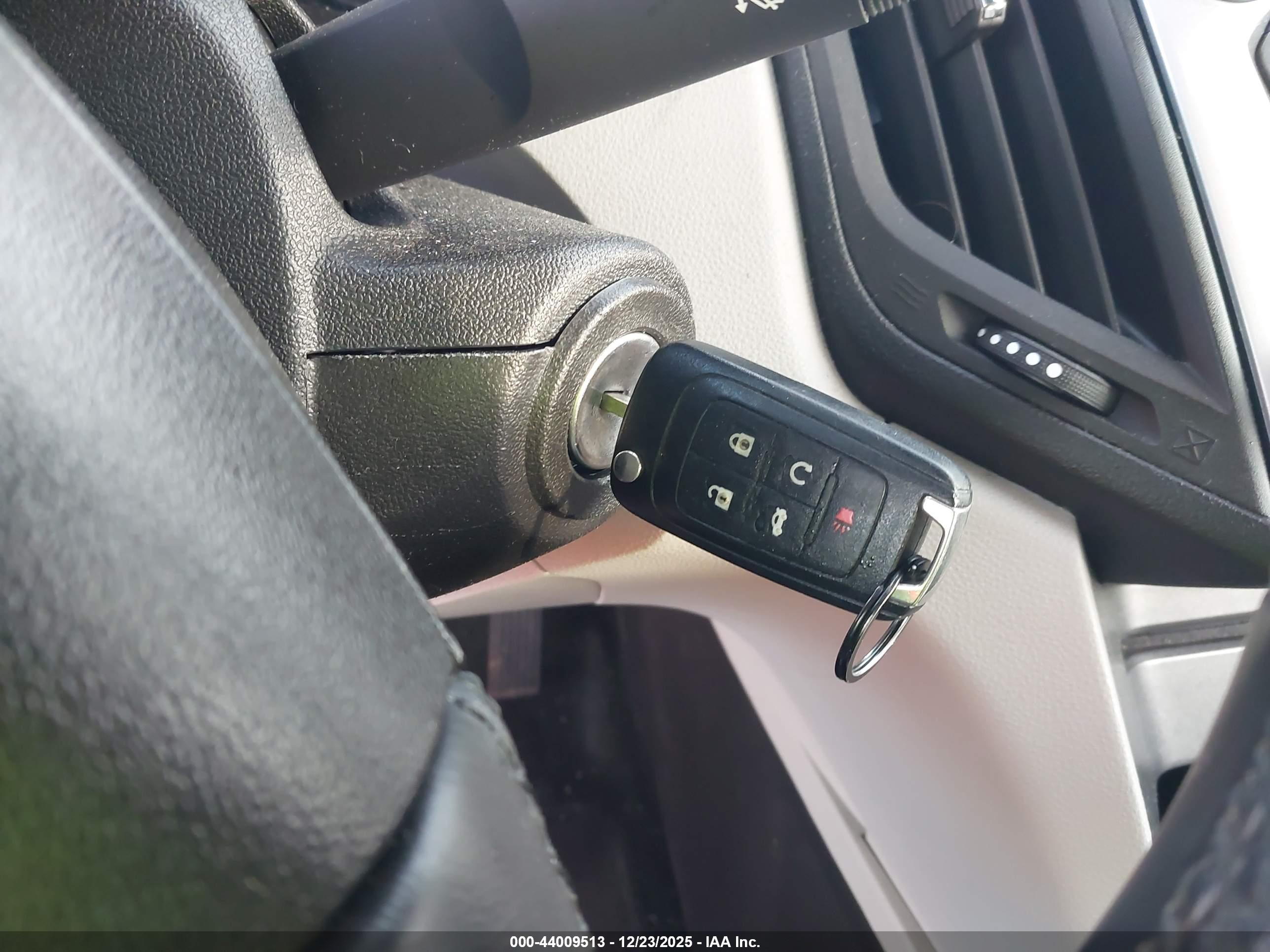 CHEVROLET EQUINOX image 11