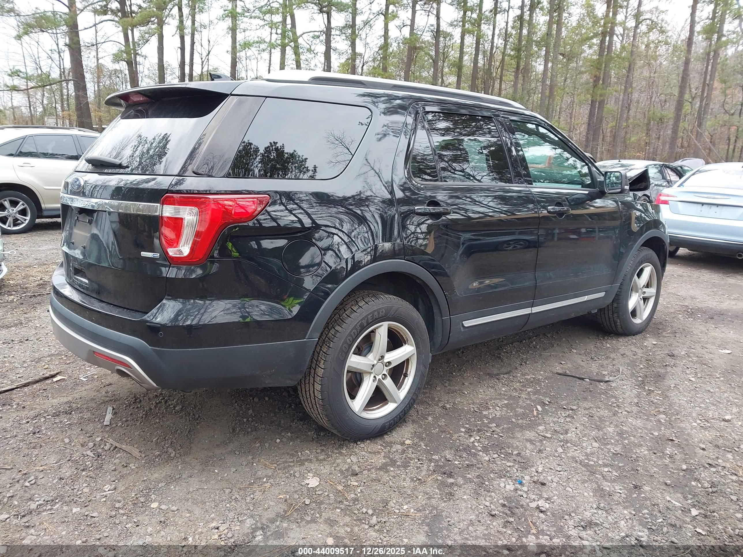 FORD EXPLORER image 4