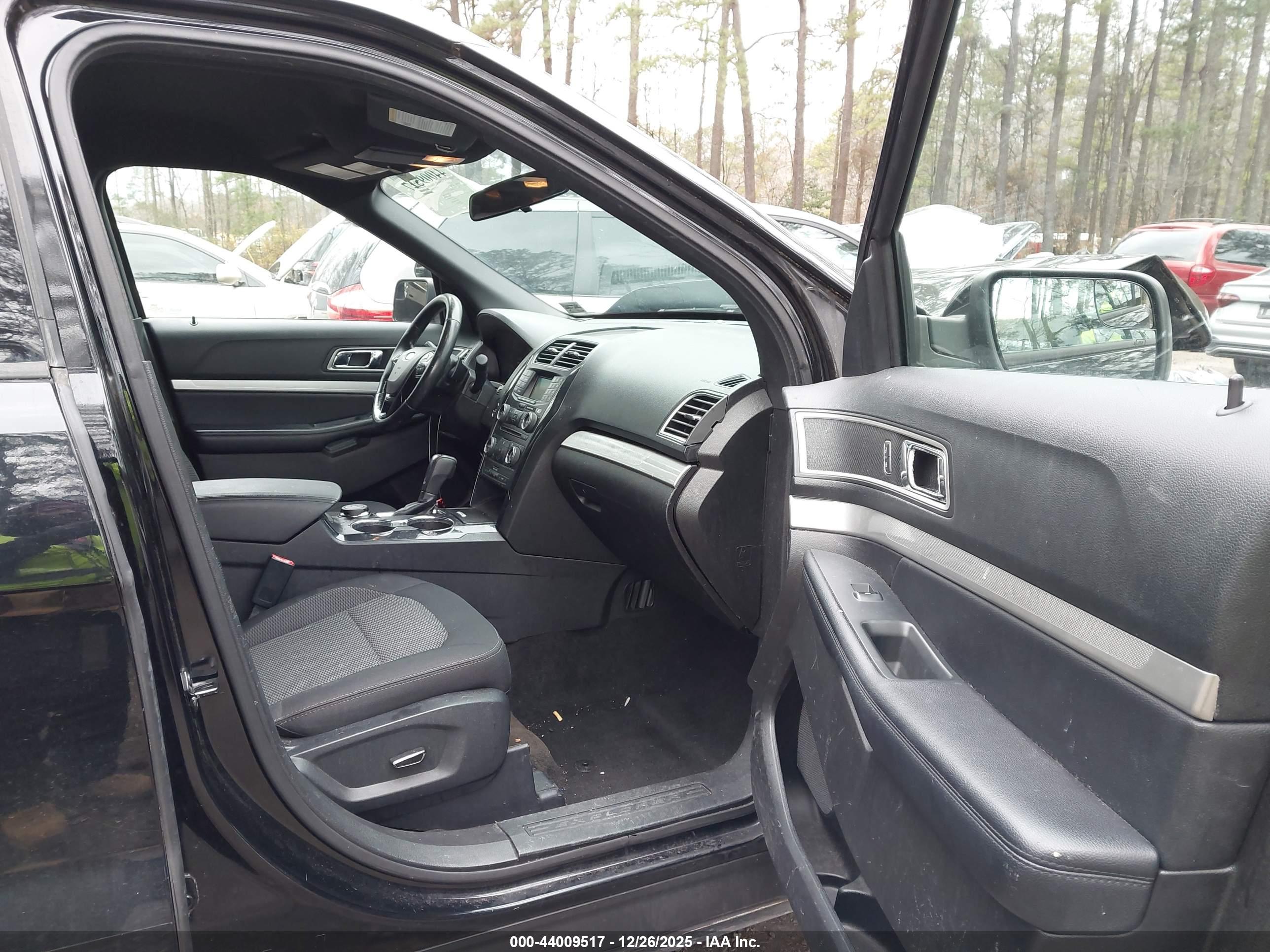 FORD EXPLORER image 5