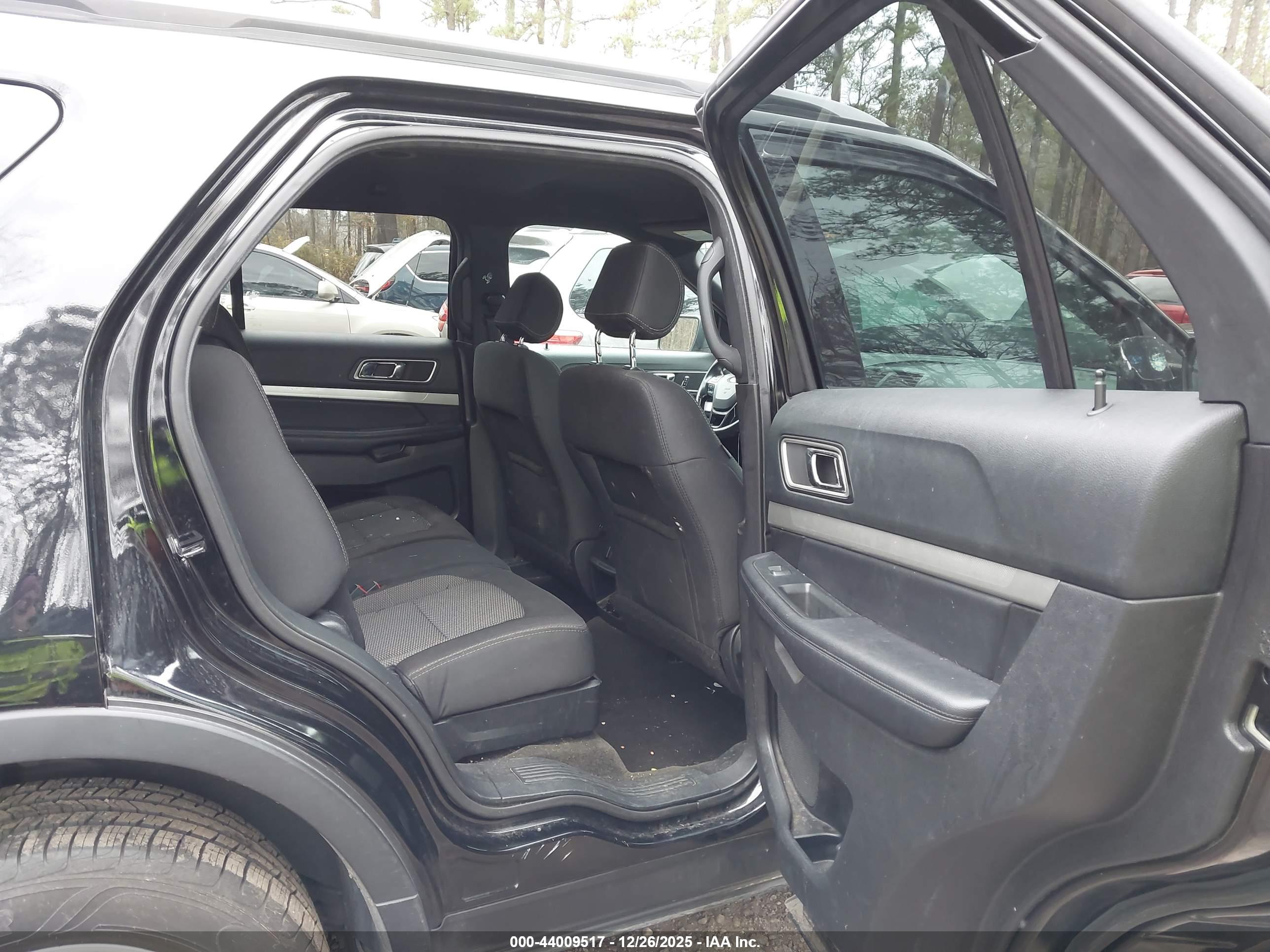 FORD EXPLORER image 8