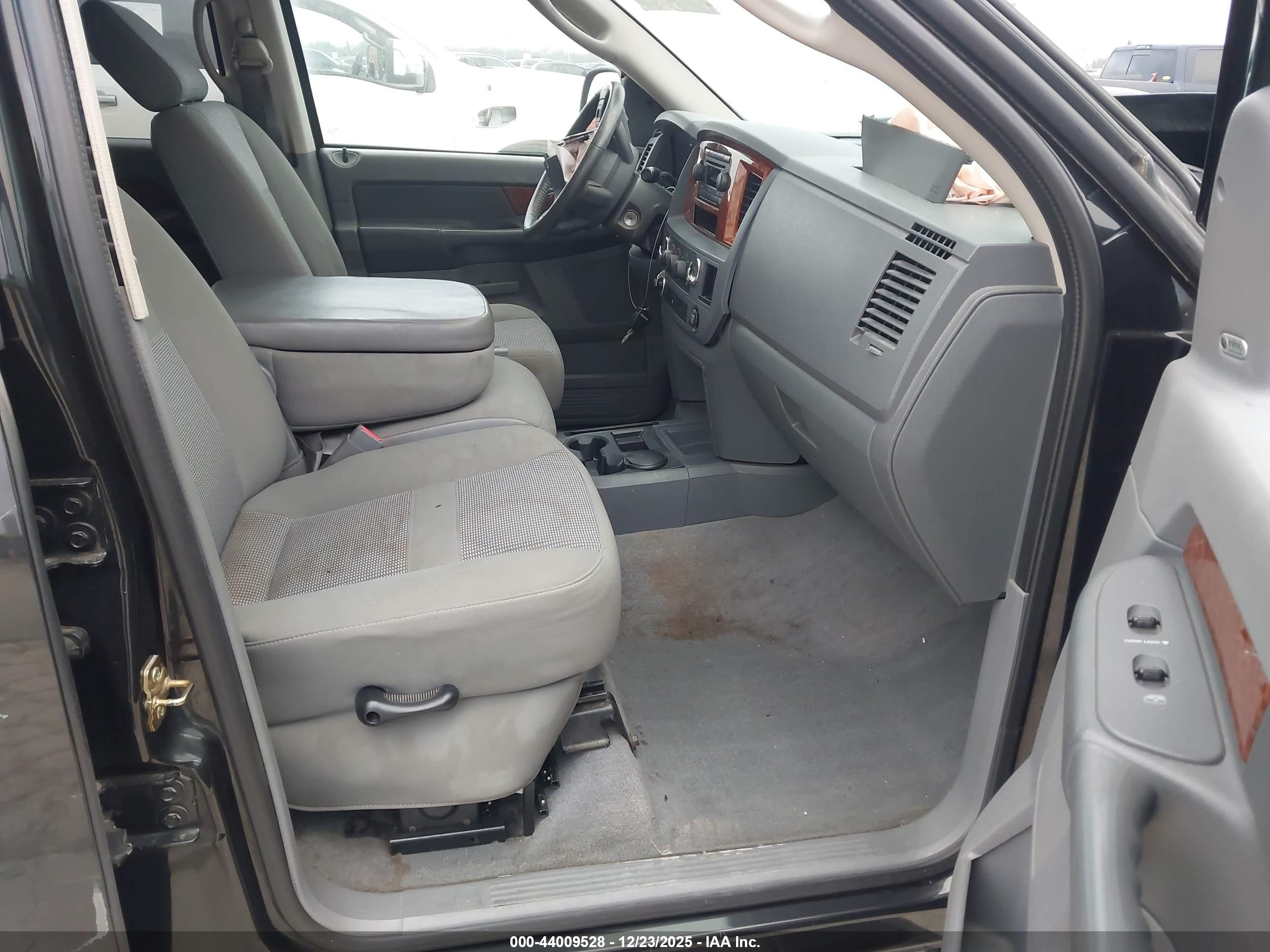 DODGE RAM image 5