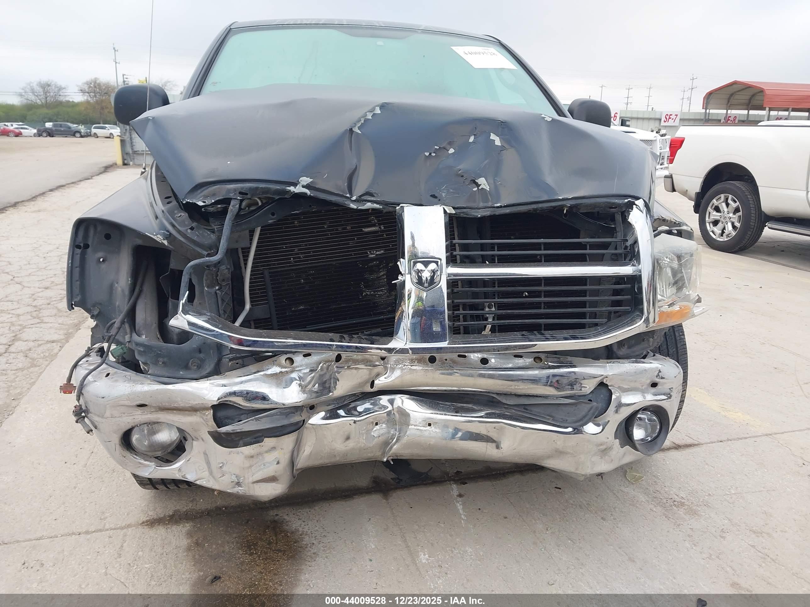 DODGE RAM image 6