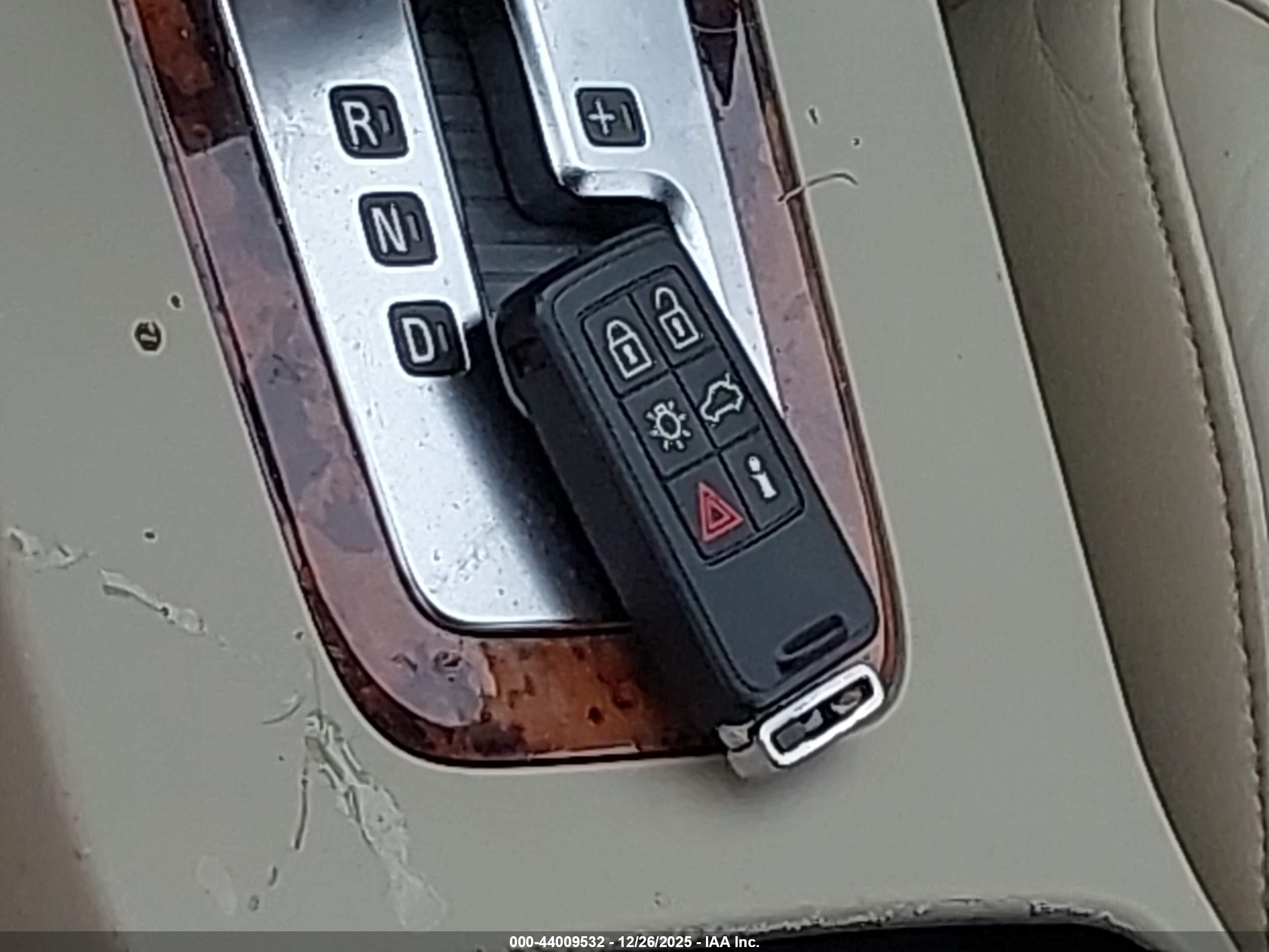VOLVO V70 image 11