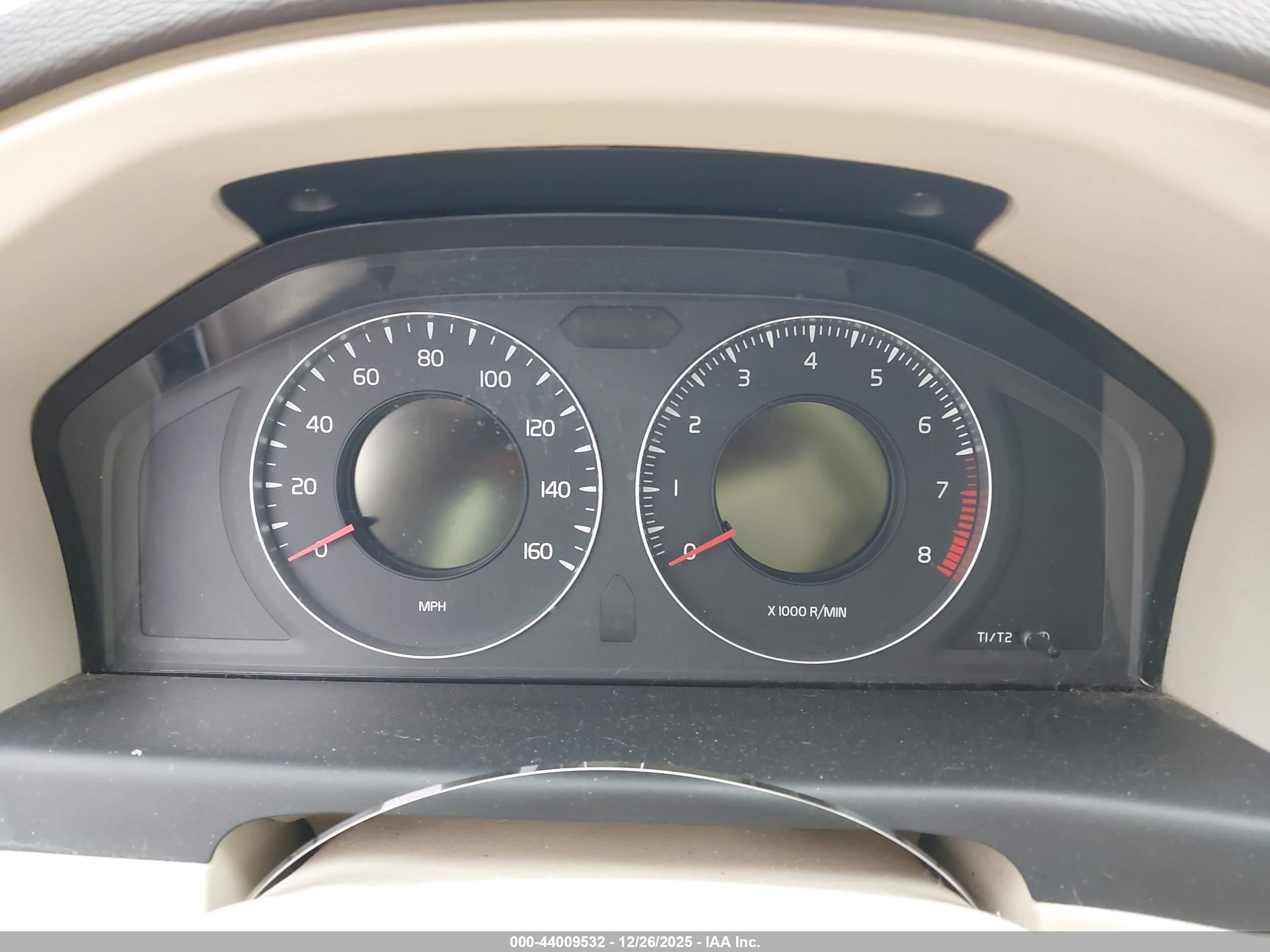VOLVO V70 image 7