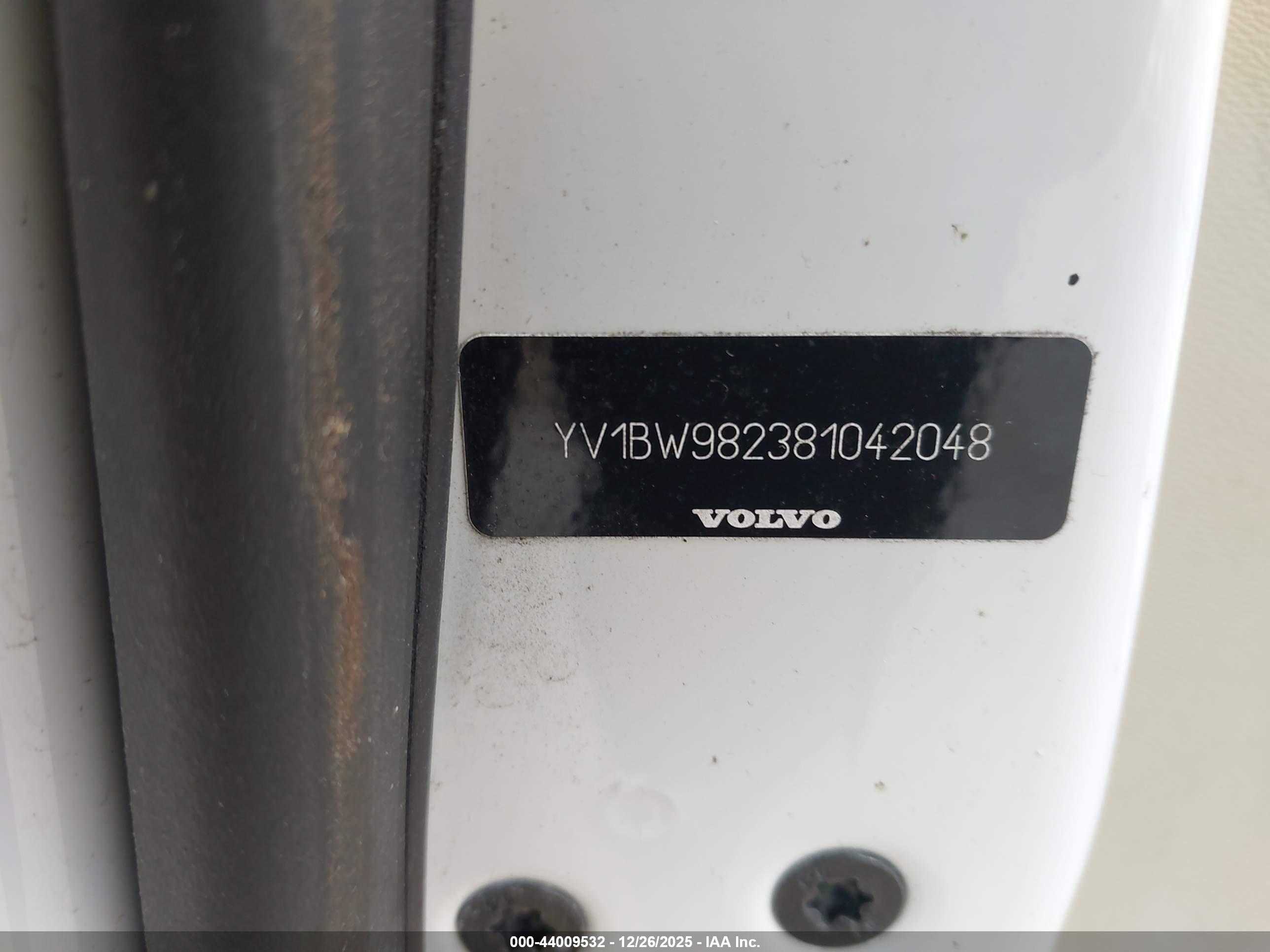 VOLVO V70 image 9