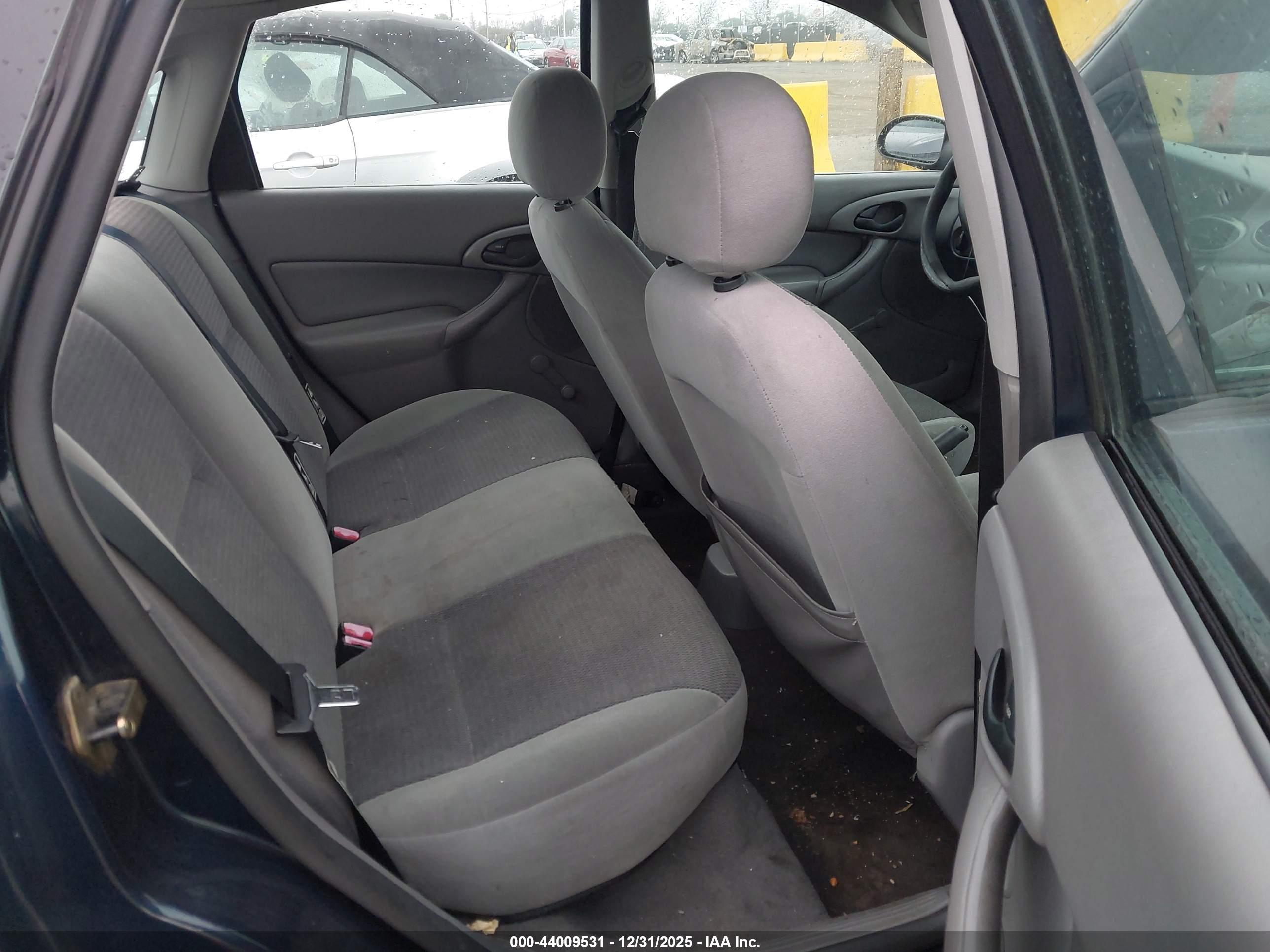 FORD FOCUS image 8