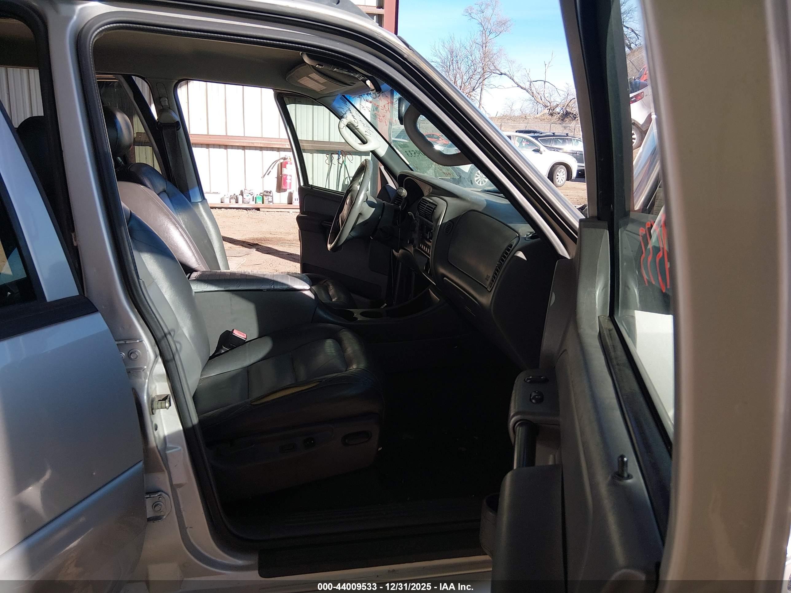 FORD EXPLORER image 5