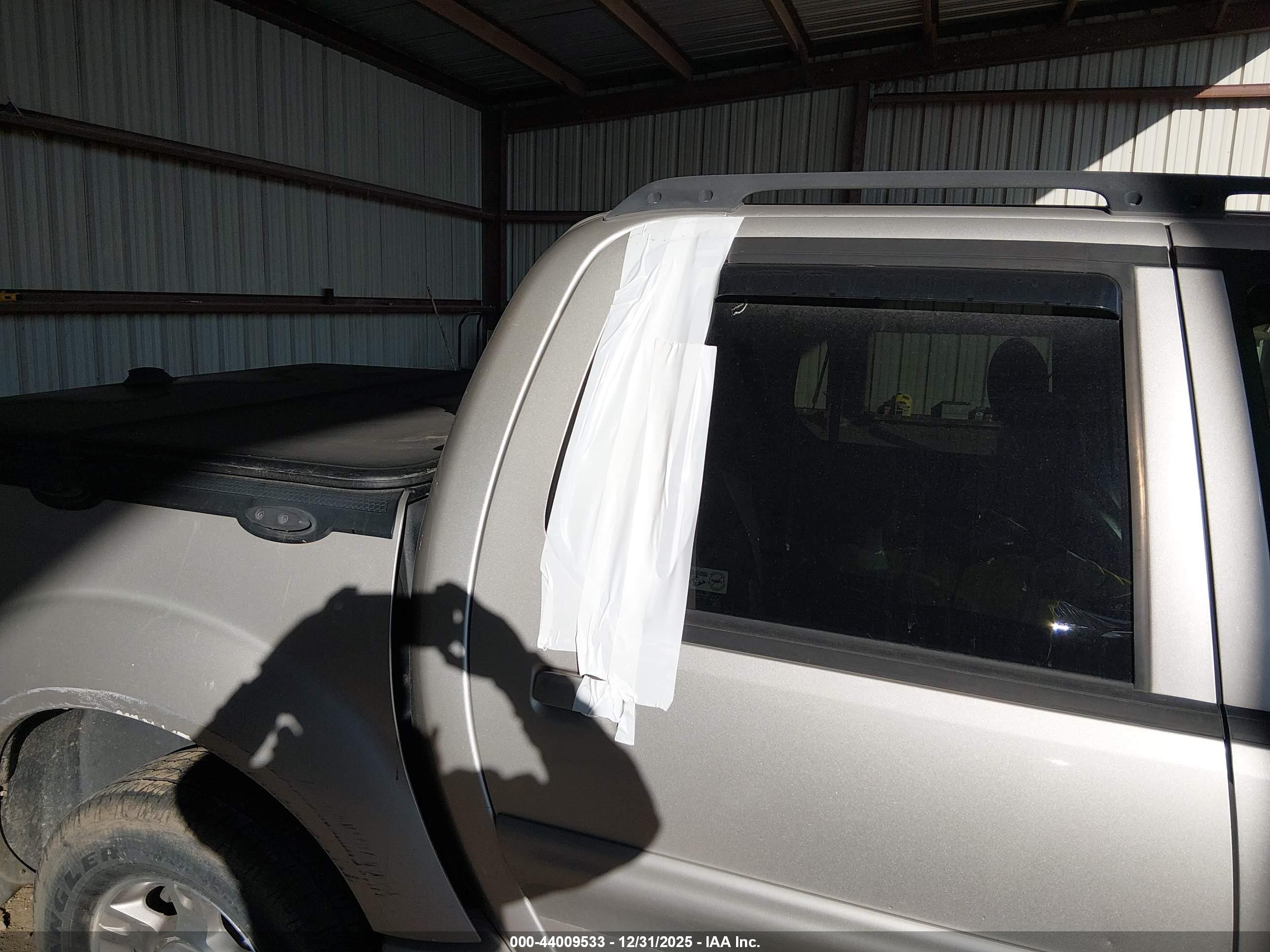 FORD EXPLORER image 6