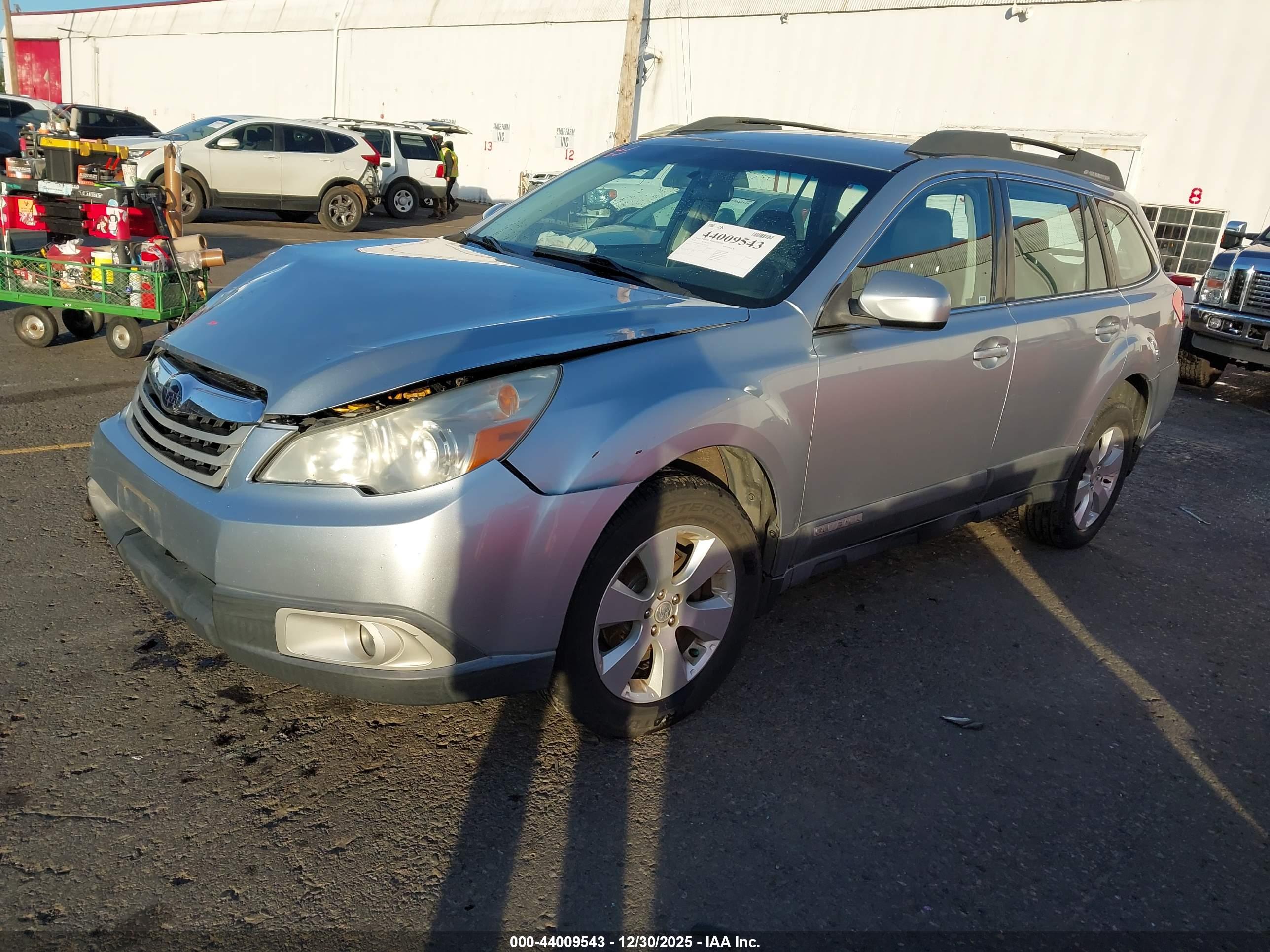 SUBARU OUTBACK image 2
