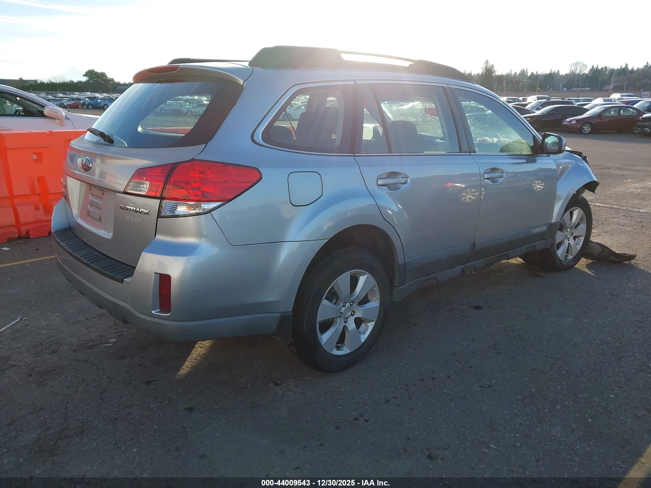 SUBARU OUTBACK image 4