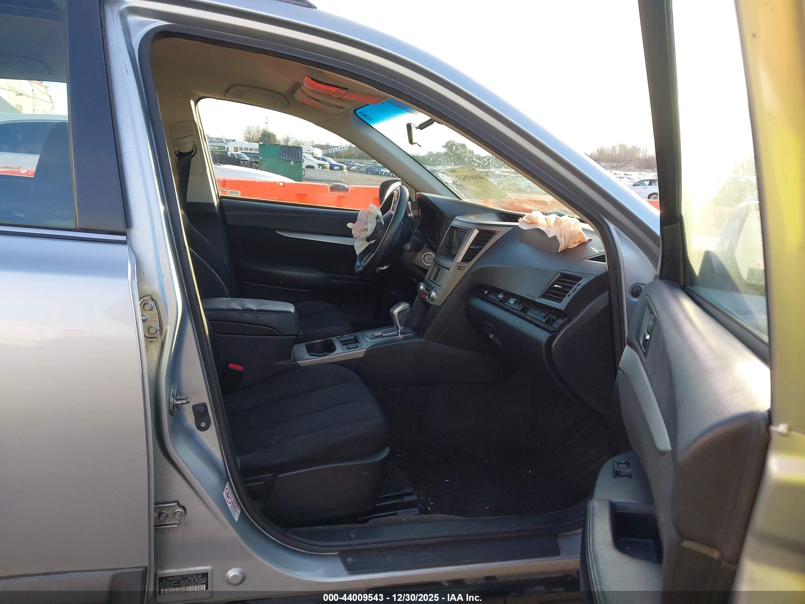 SUBARU OUTBACK image 5