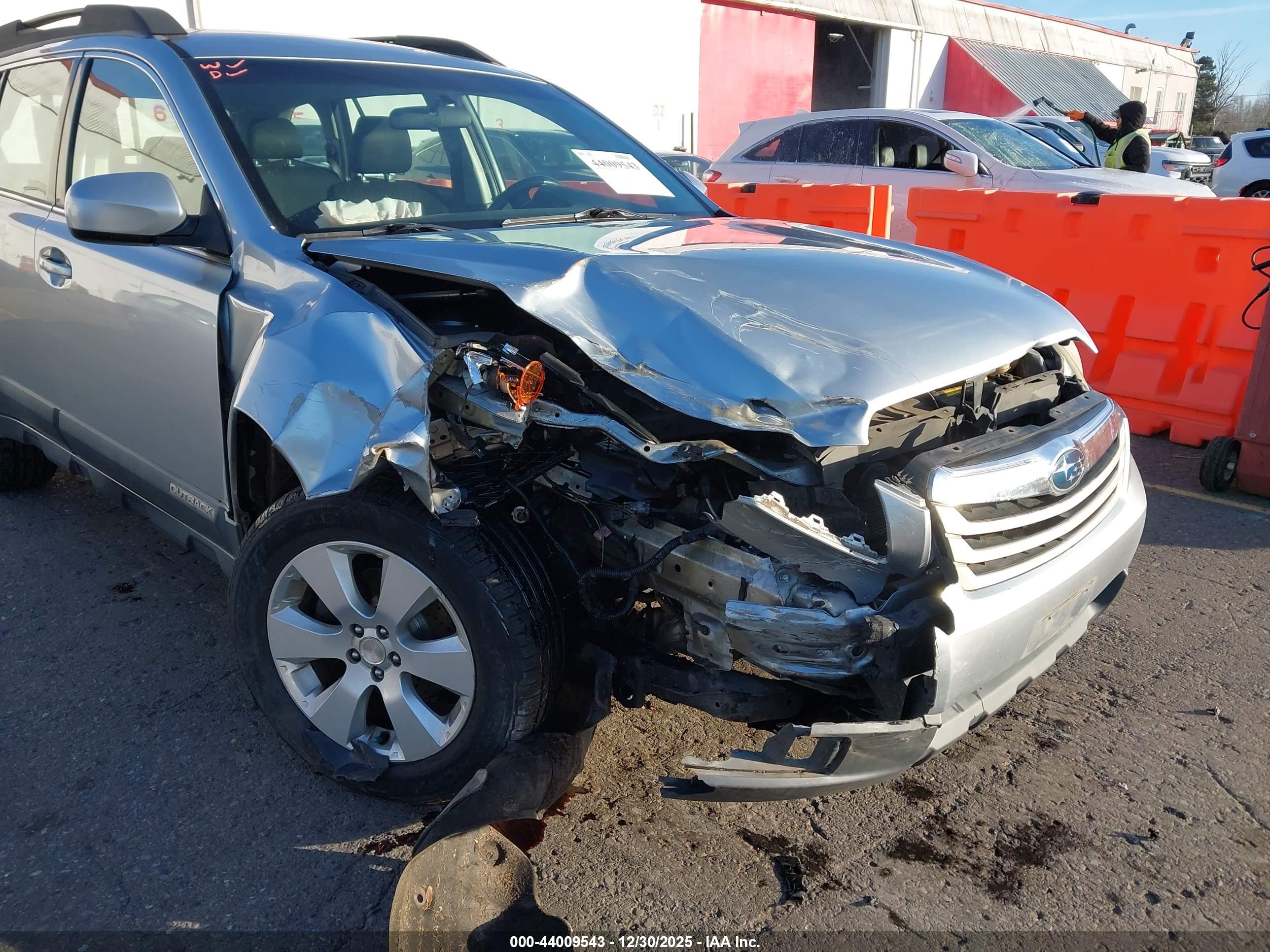 SUBARU OUTBACK image 6