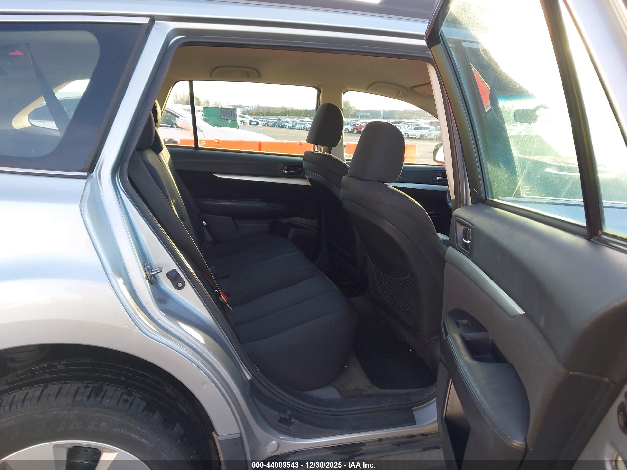 SUBARU OUTBACK image 8