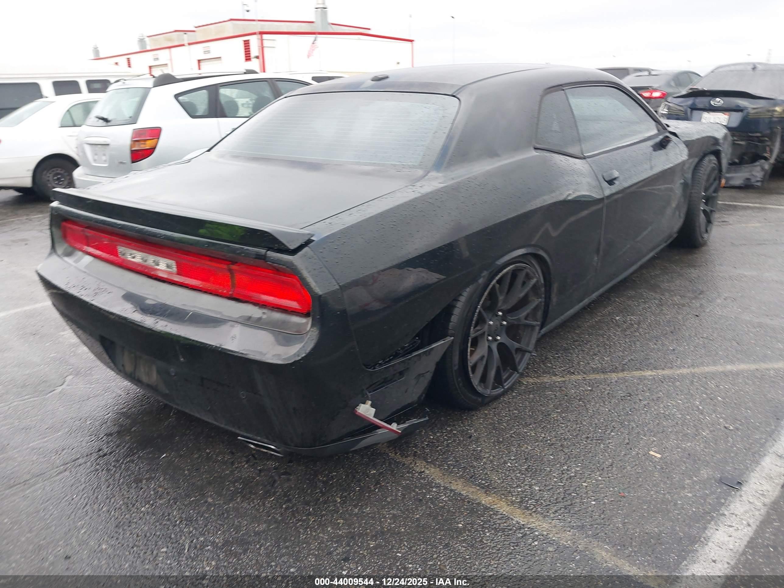 DODGE CHALLENGER image 4