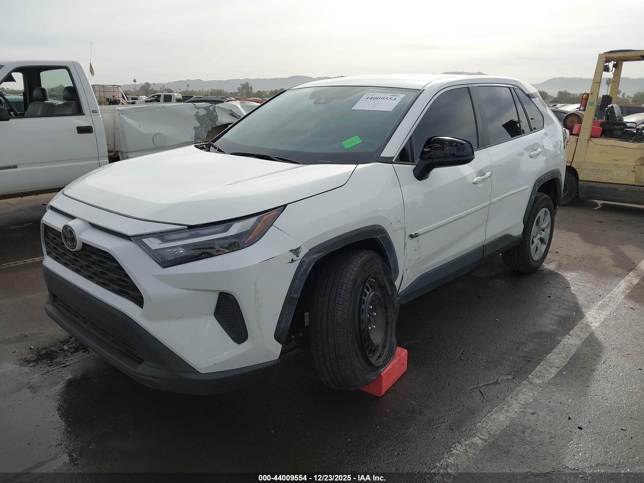 TOYOTA RAV4 image 2