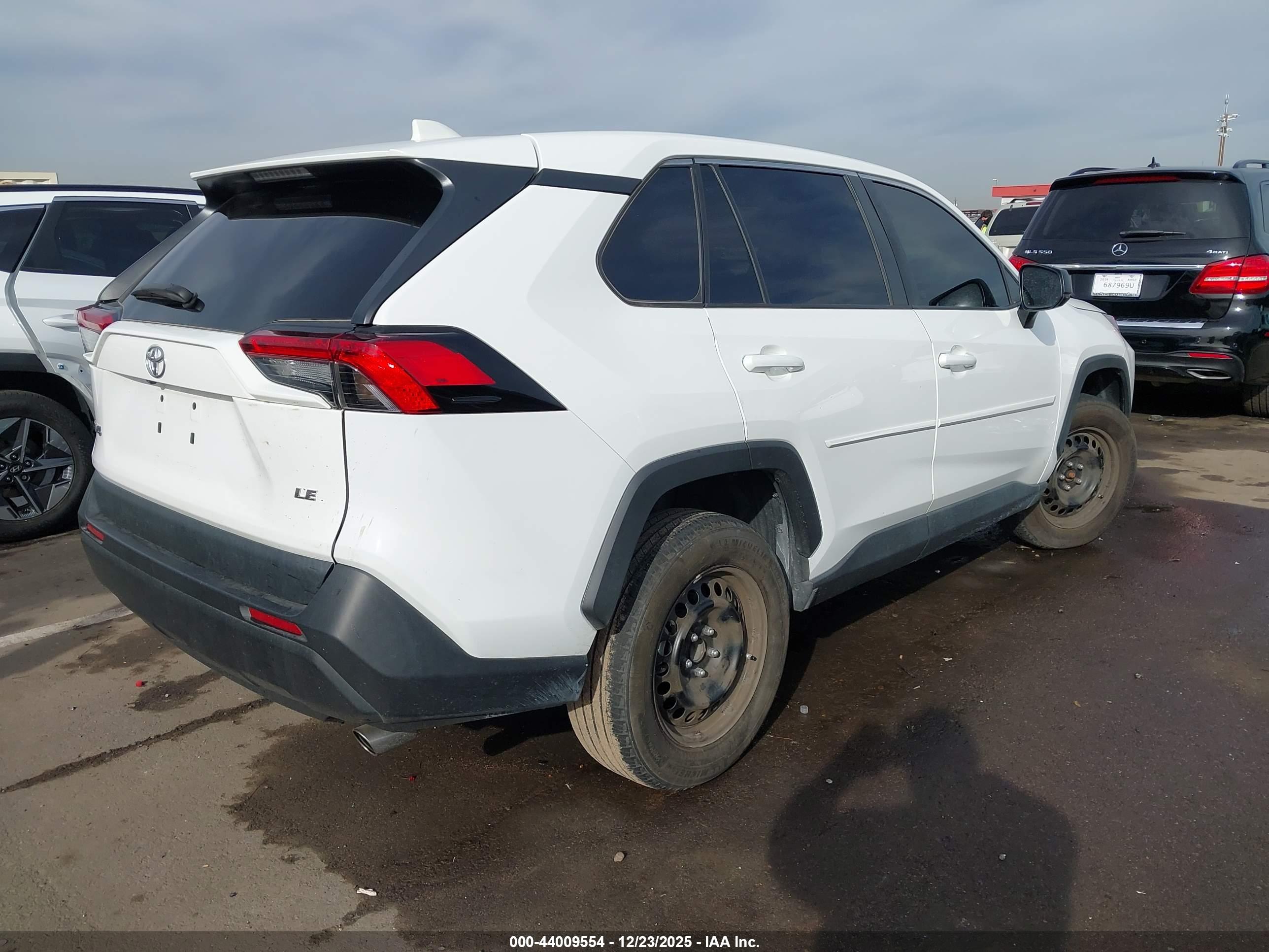TOYOTA RAV4 image 4
