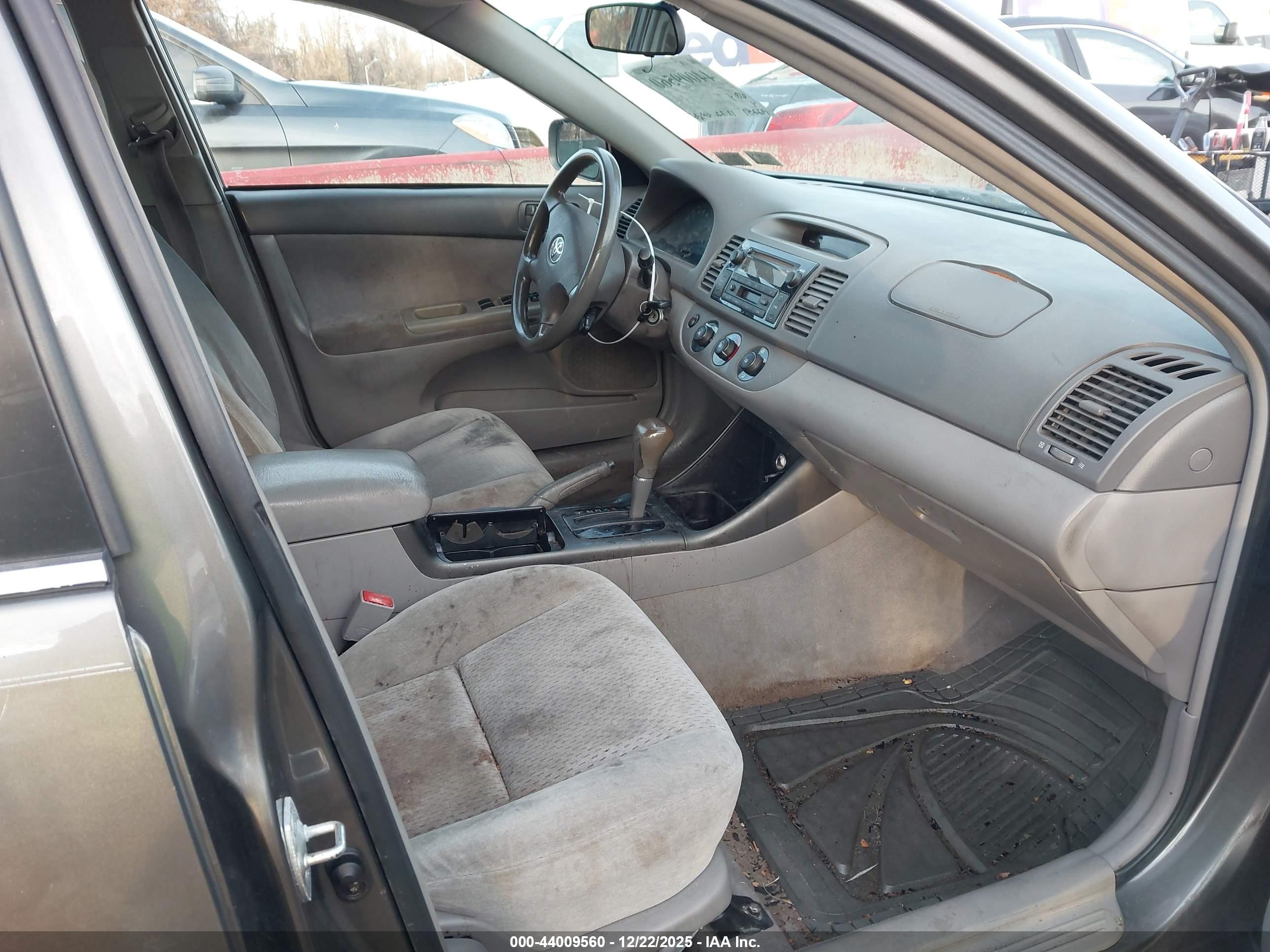 TOYOTA CAMRY image 5