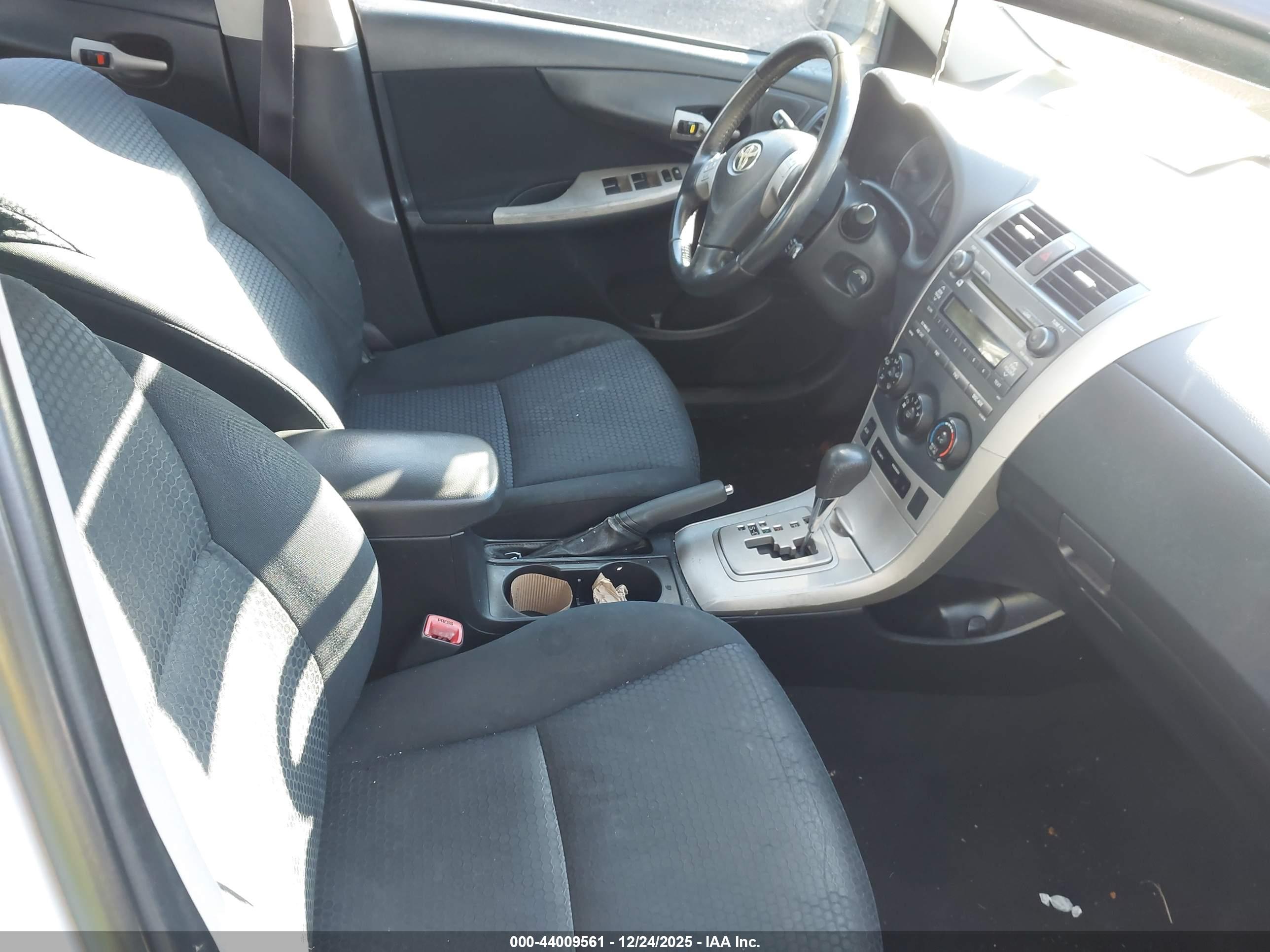 TOYOTA COROLLA image 5