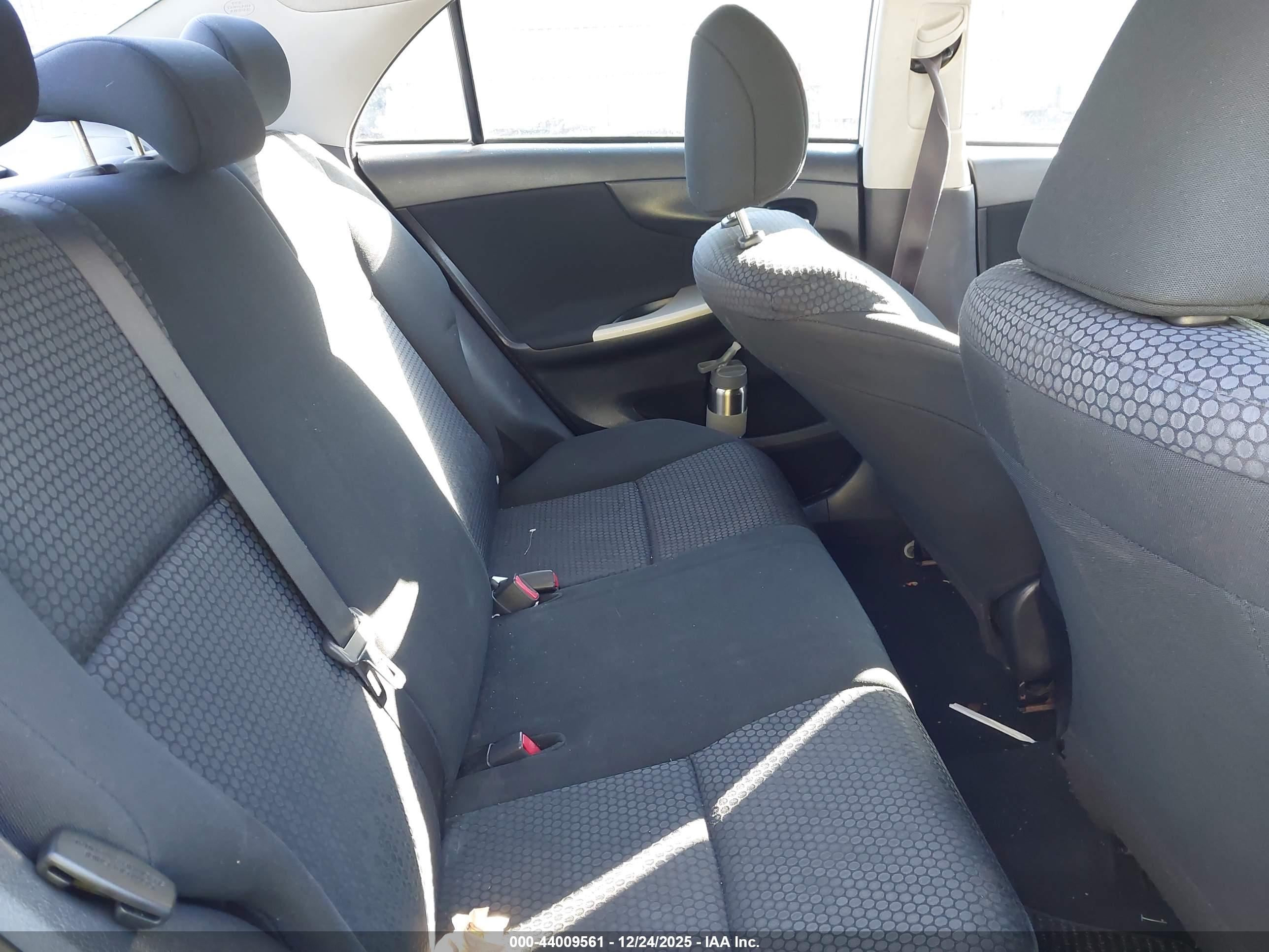 TOYOTA COROLLA image 8