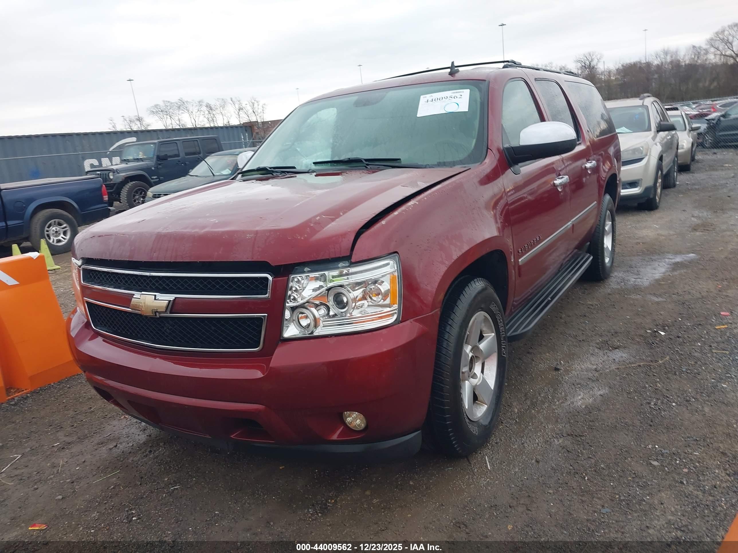 CHEVROLET SUBURBAN image 2