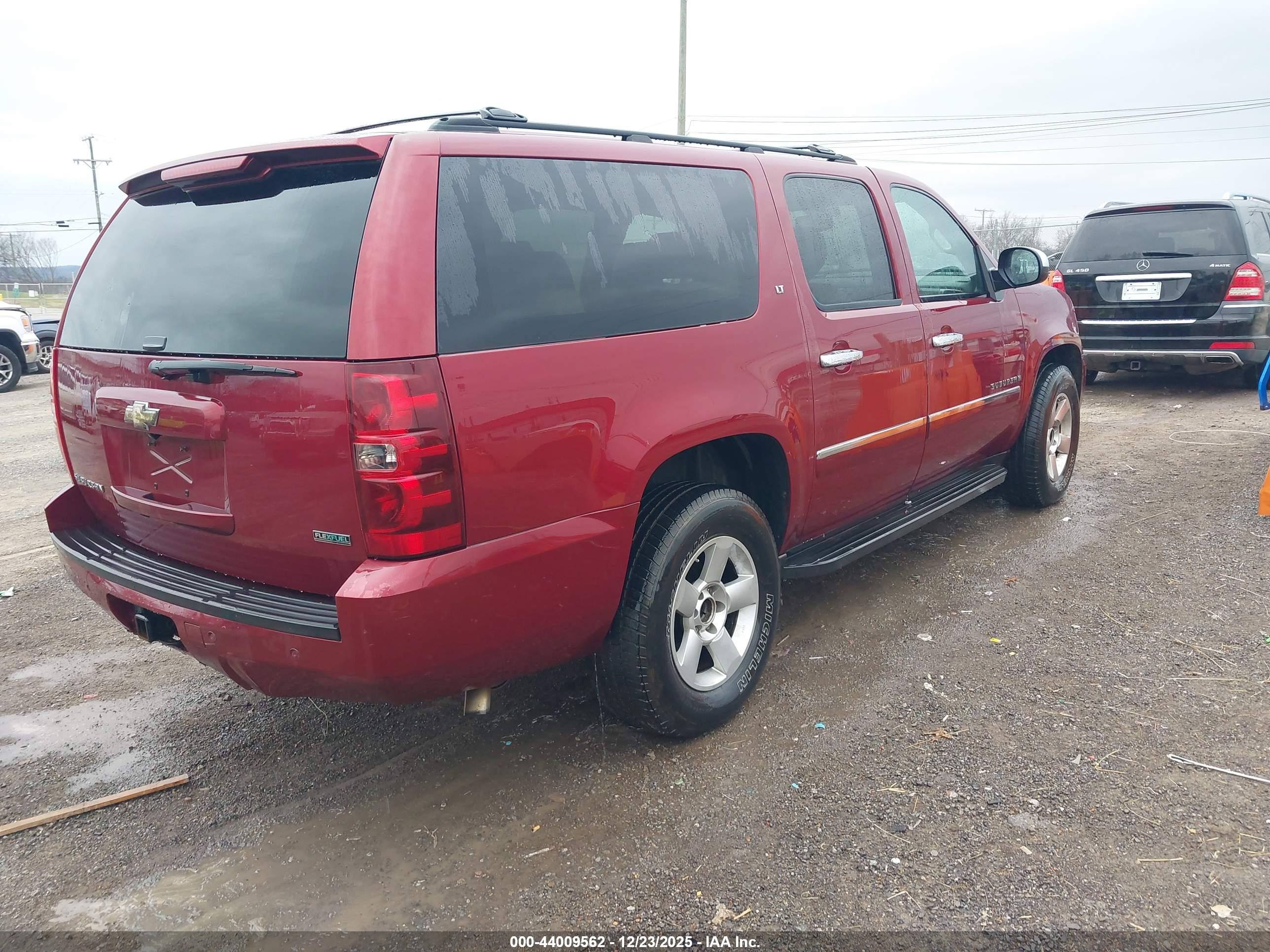 CHEVROLET SUBURBAN image 4