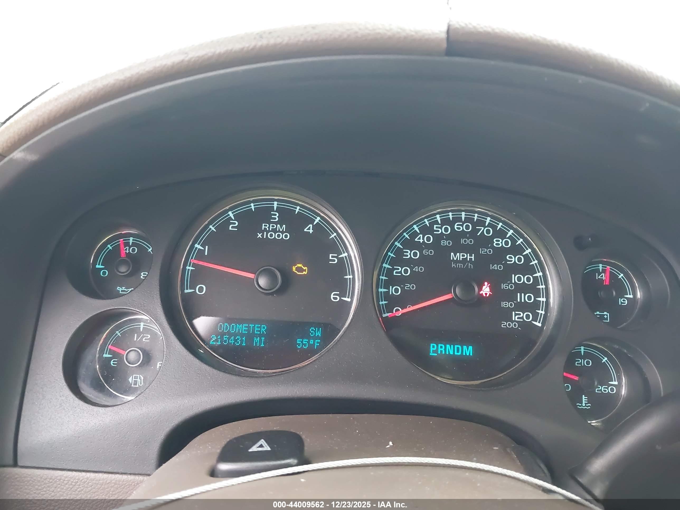 CHEVROLET SUBURBAN image 7