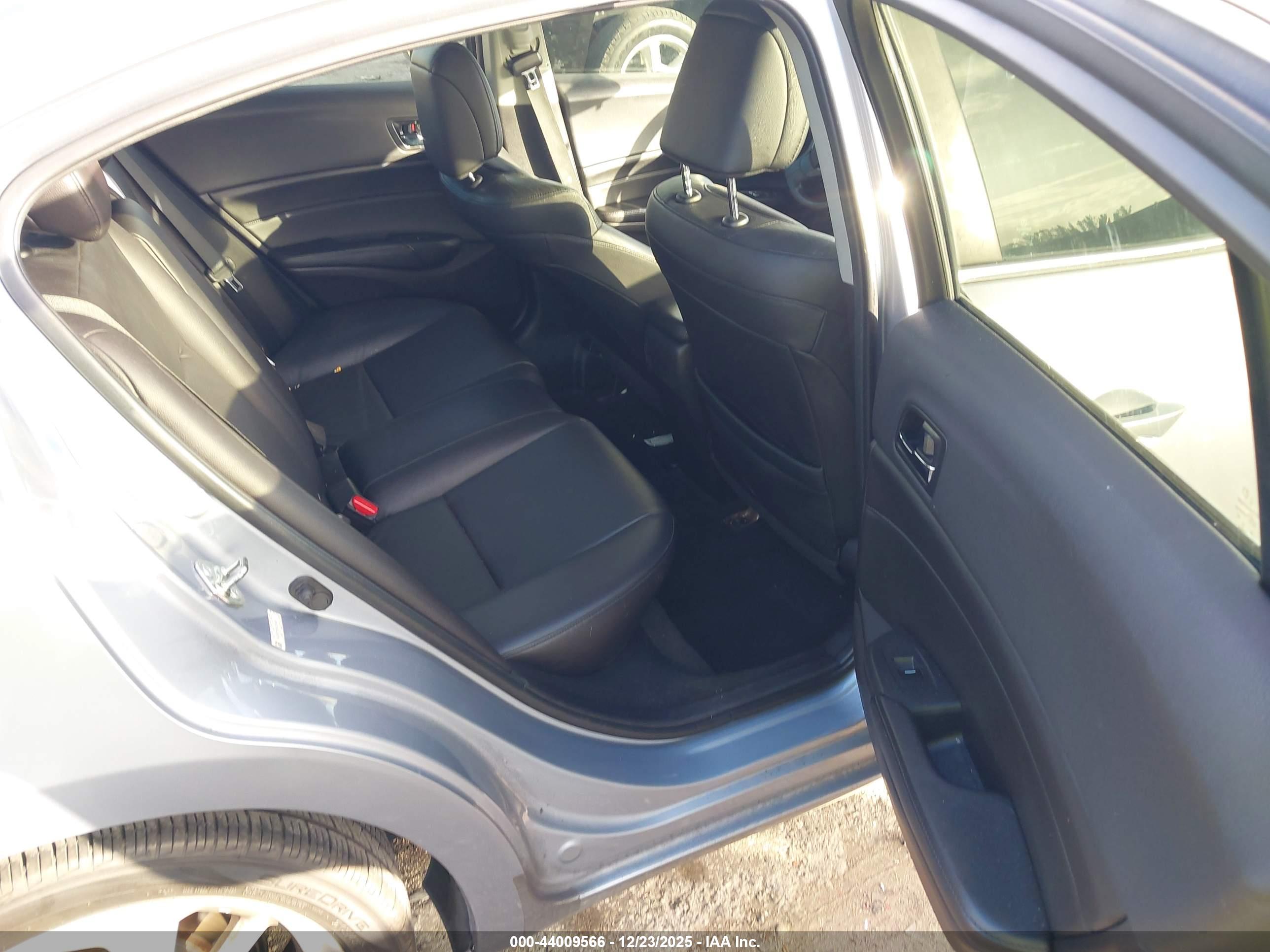 ACURA ILX image 8