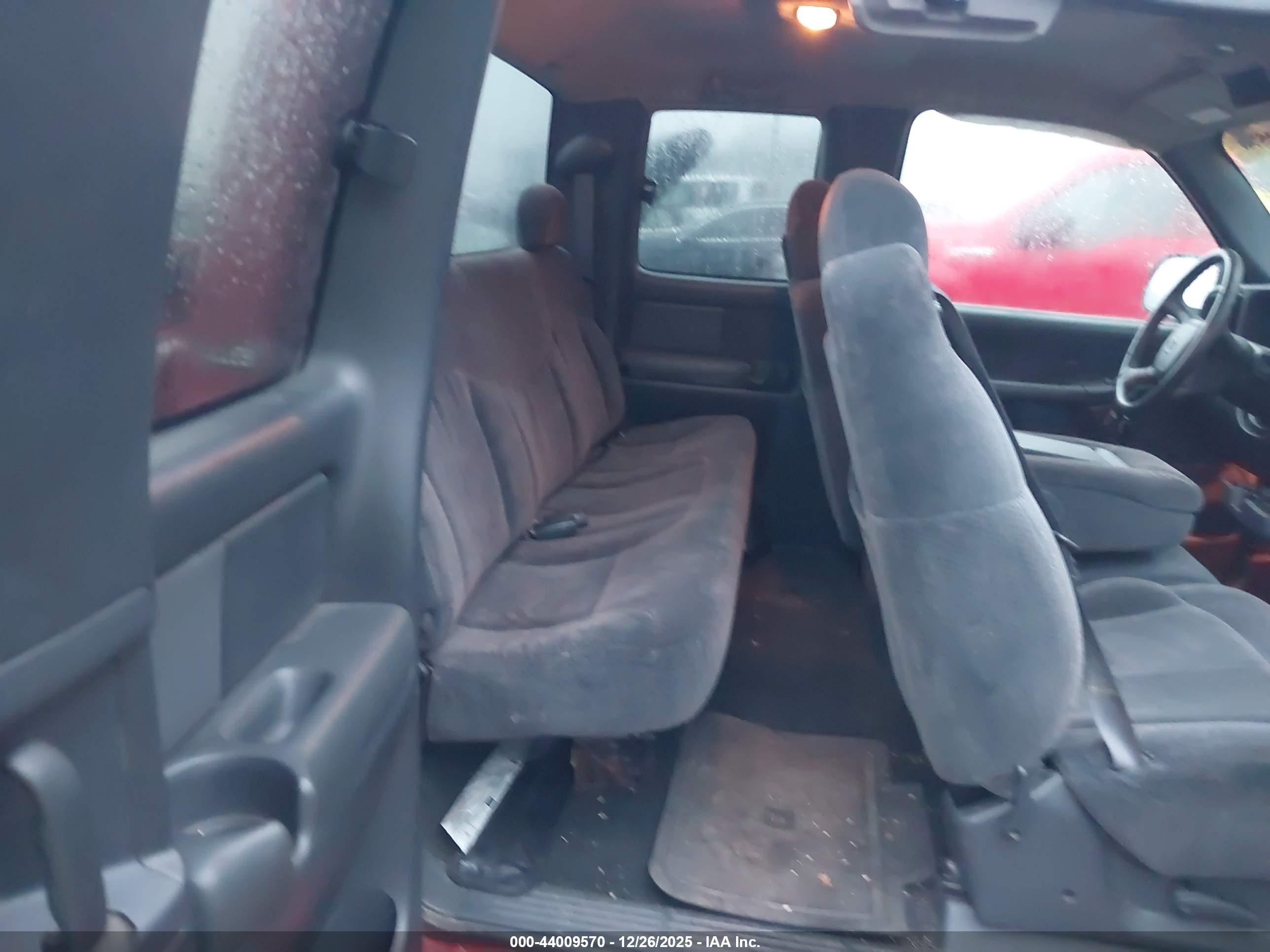 CHEVROLET SILVERADO image 8
