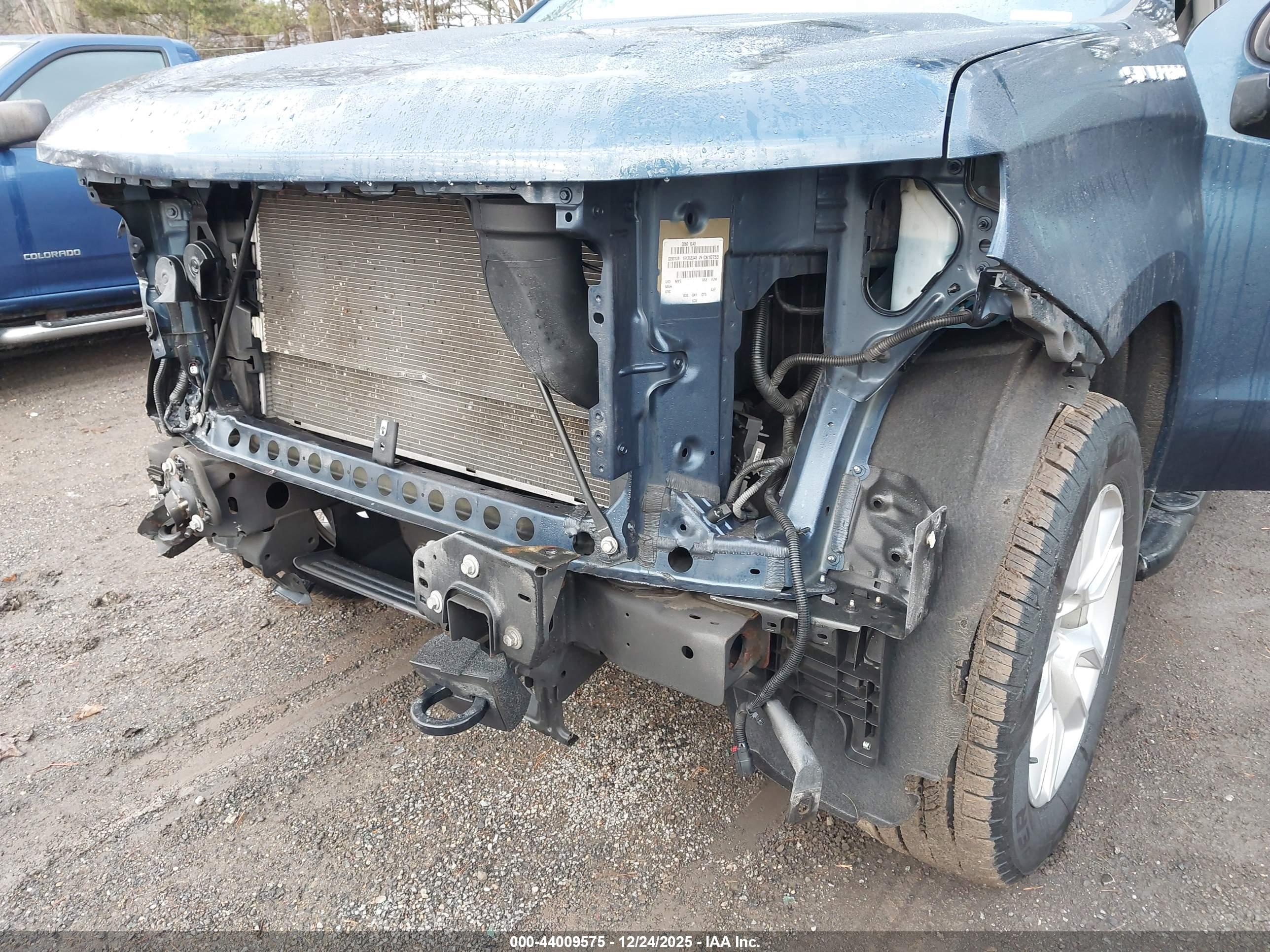 CHEVROLET SILVERADO image 6