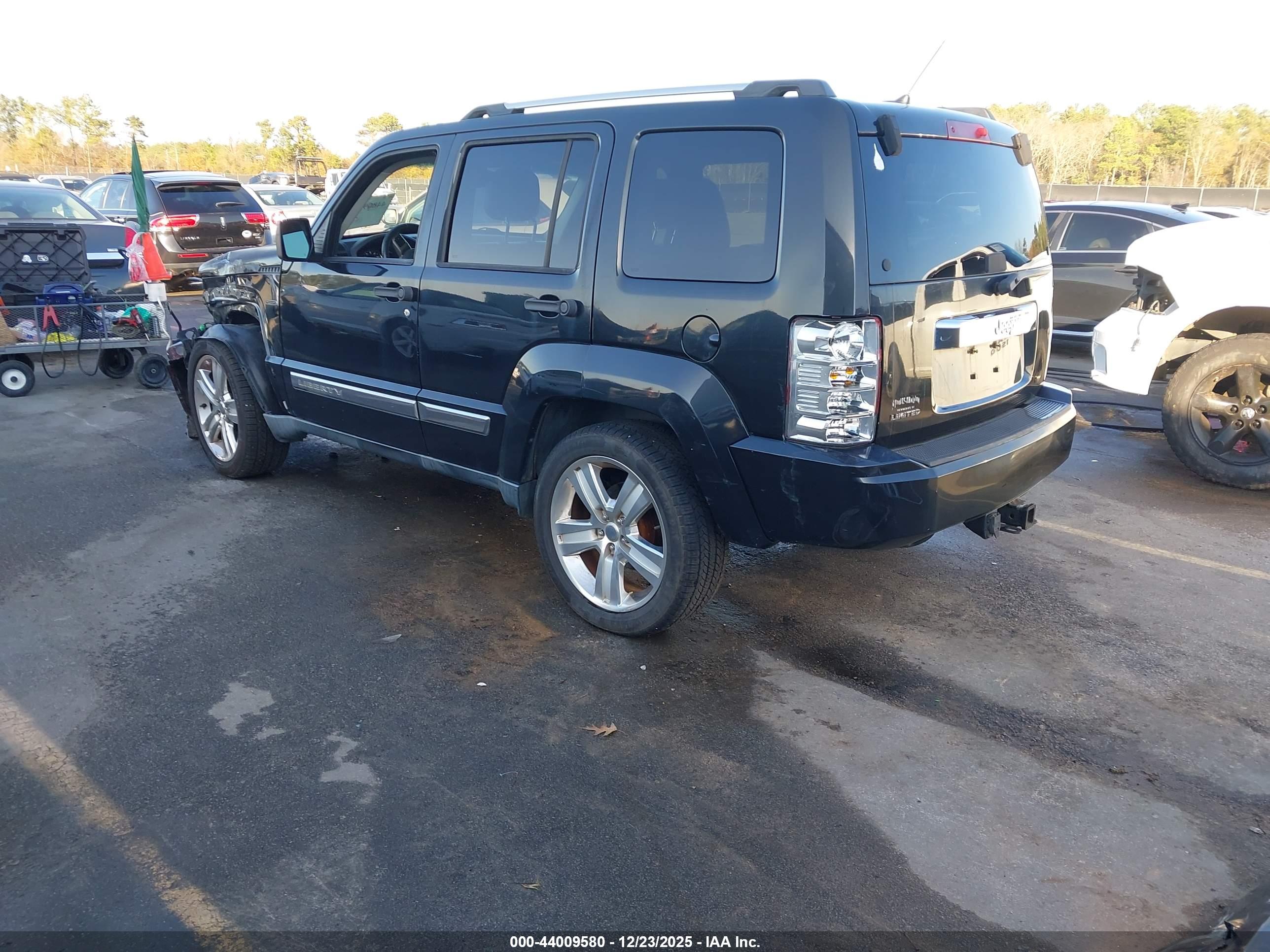 JEEP LIBERTY image 3