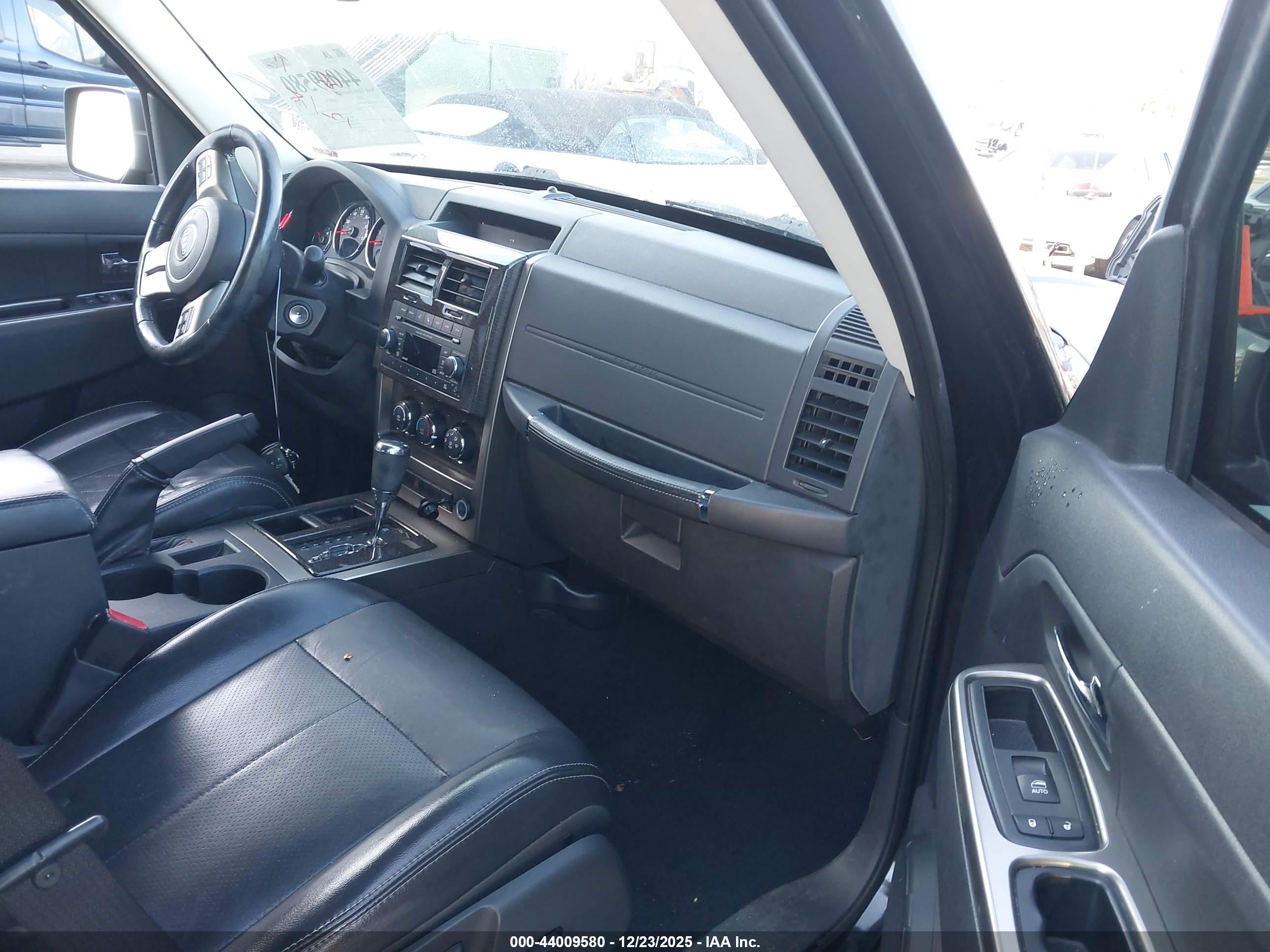 JEEP LIBERTY image 5