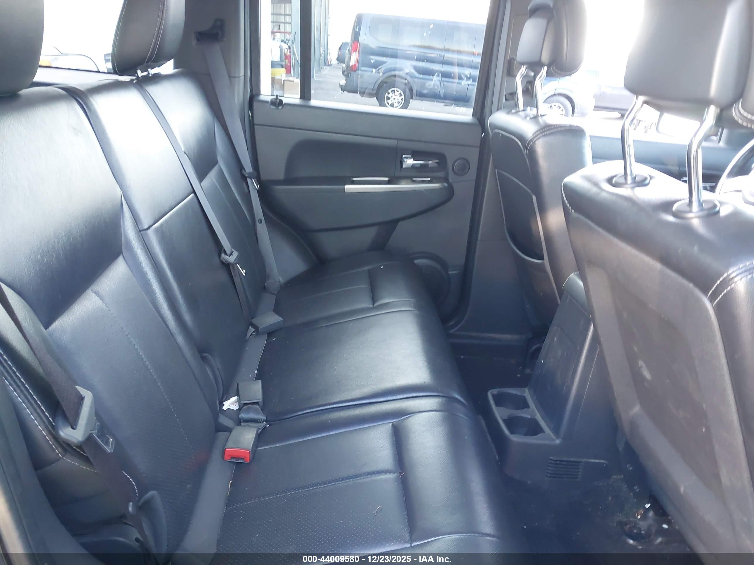 JEEP LIBERTY image 8