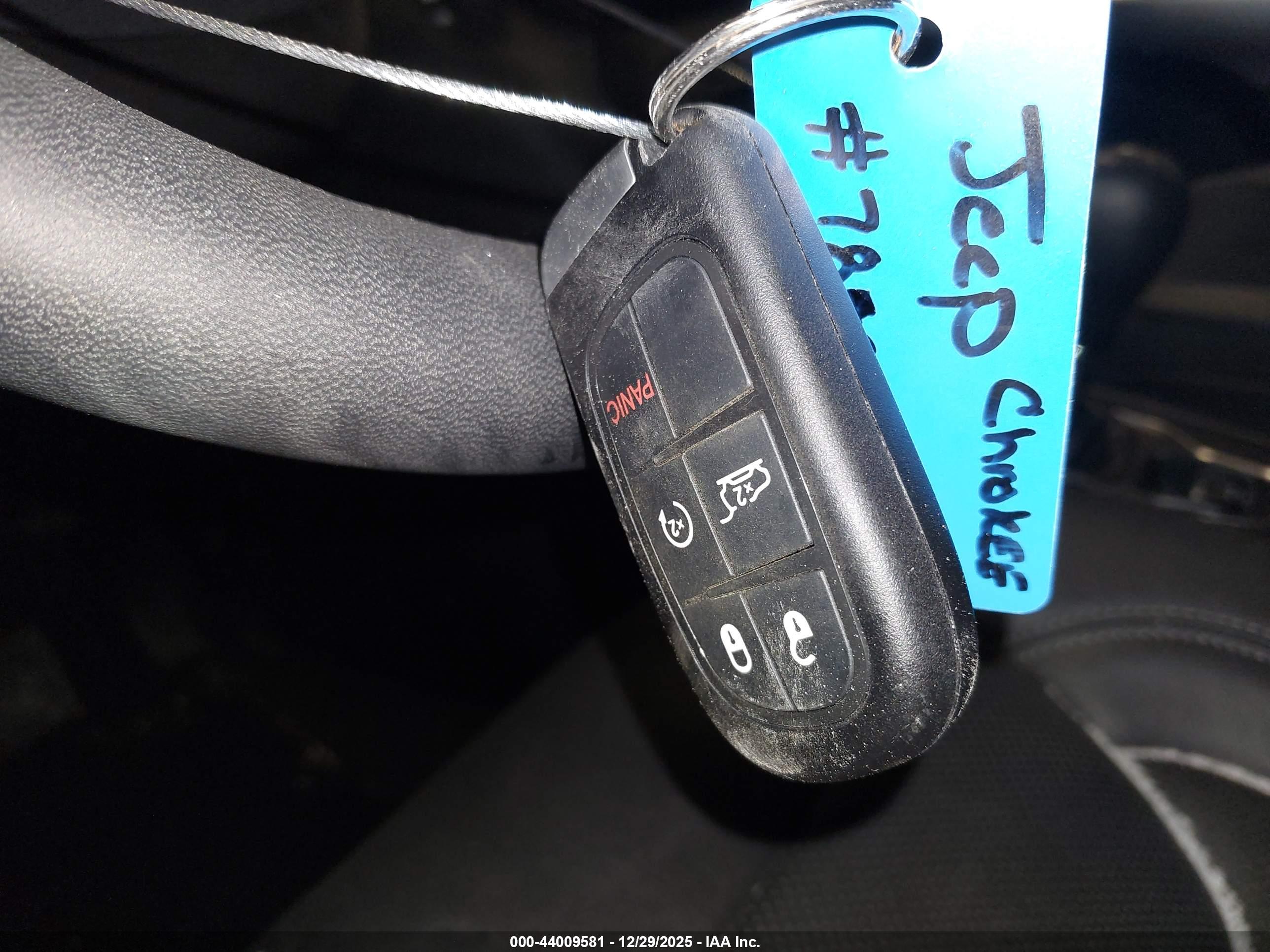 JEEP CHEROKEE image 11