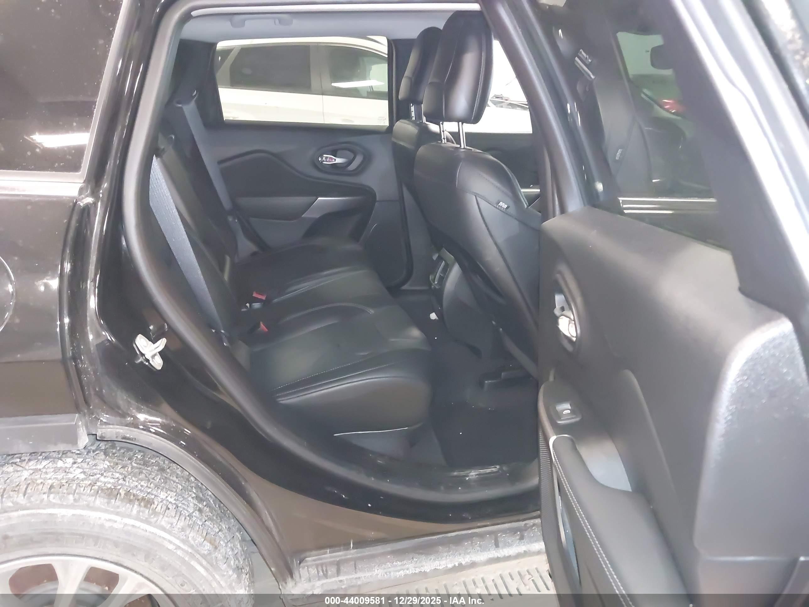 JEEP CHEROKEE image 8