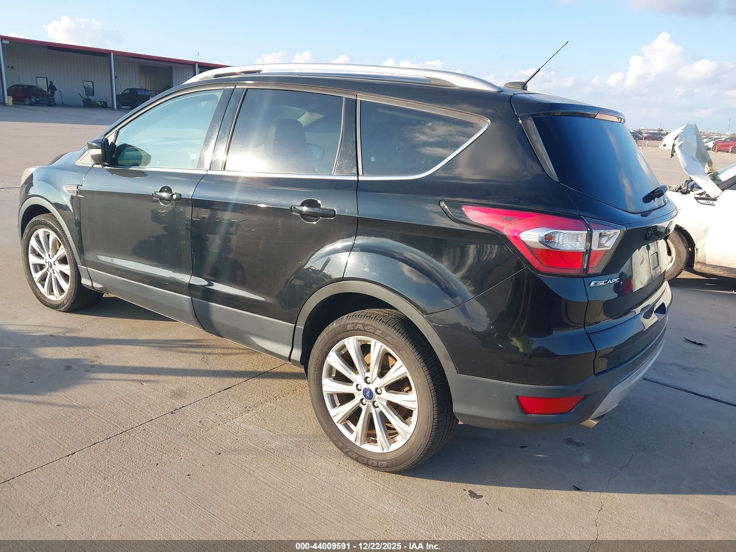 FORD ESCAPE image 3