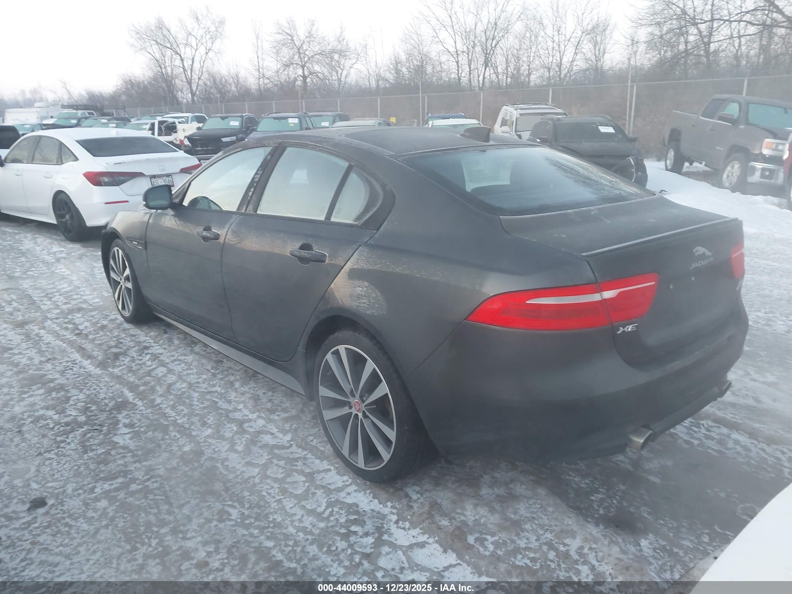JAGUAR XE image 3