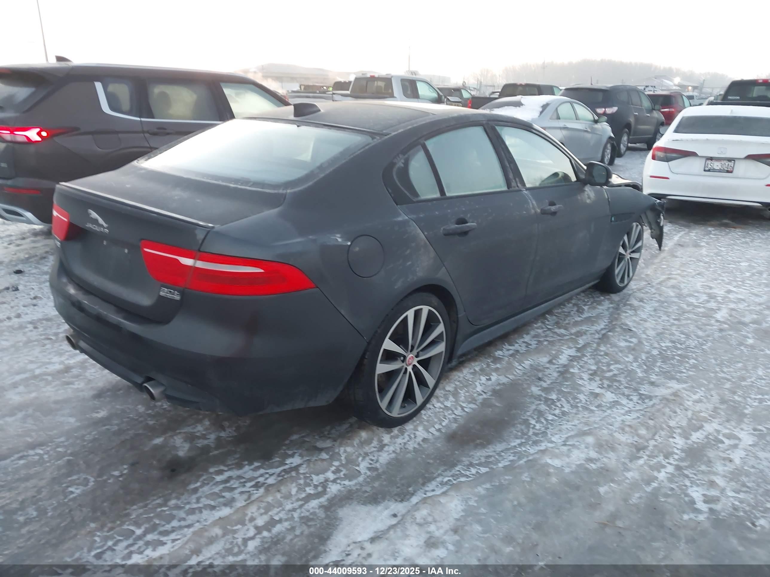 JAGUAR XE image 4