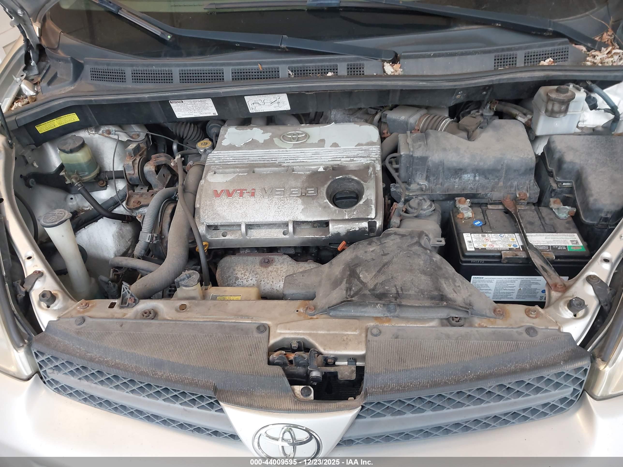 TOYOTA SIENNA image 10