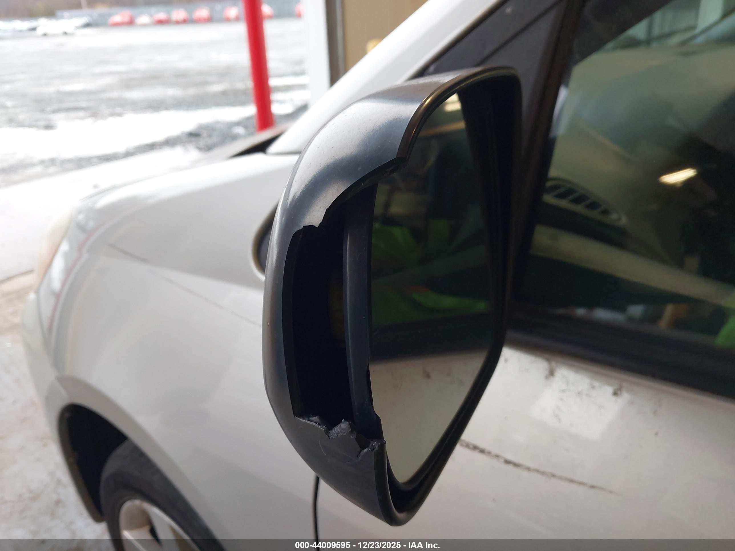 TOYOTA SIENNA image 6