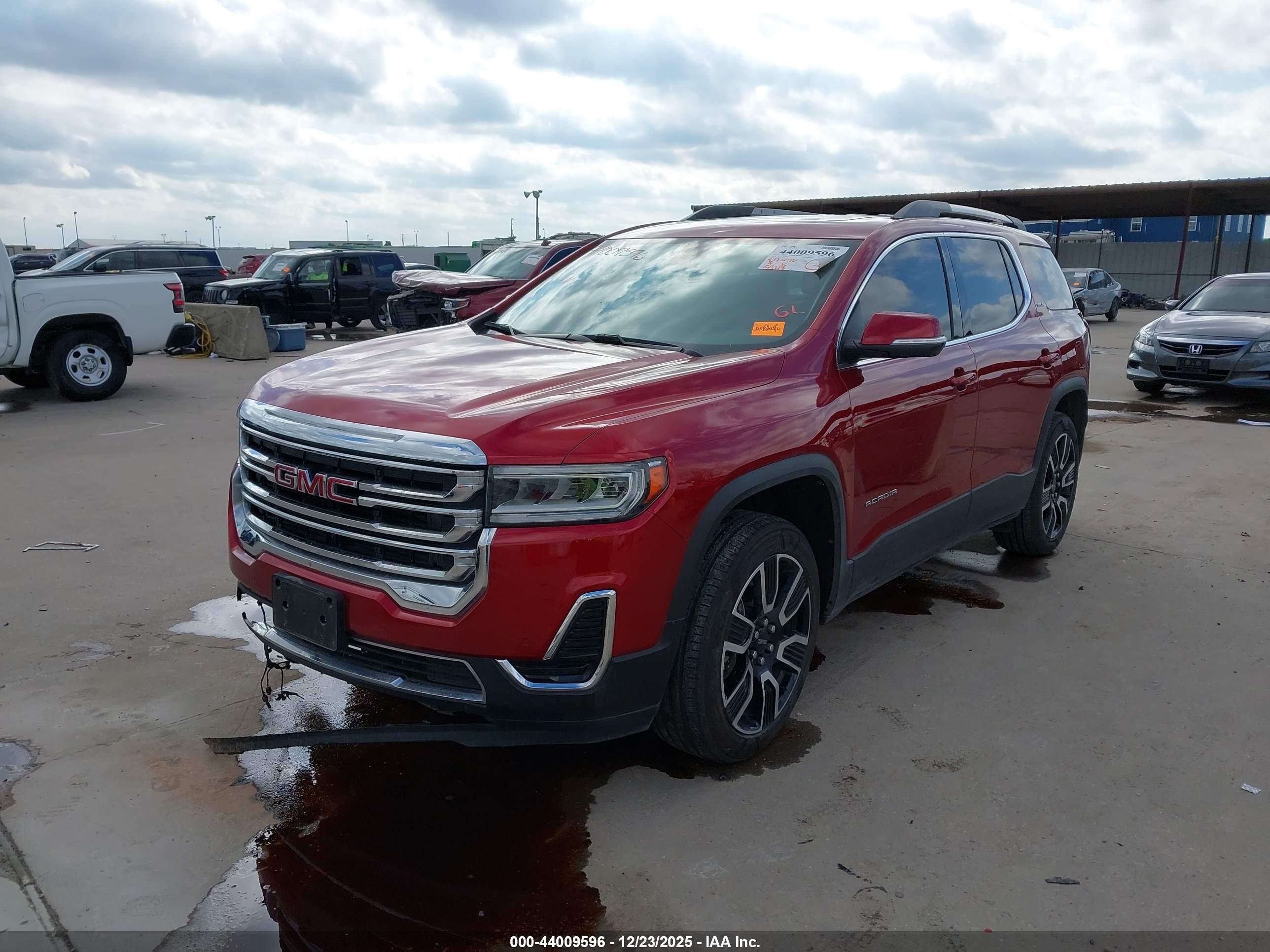 GMC ACADIA image 2