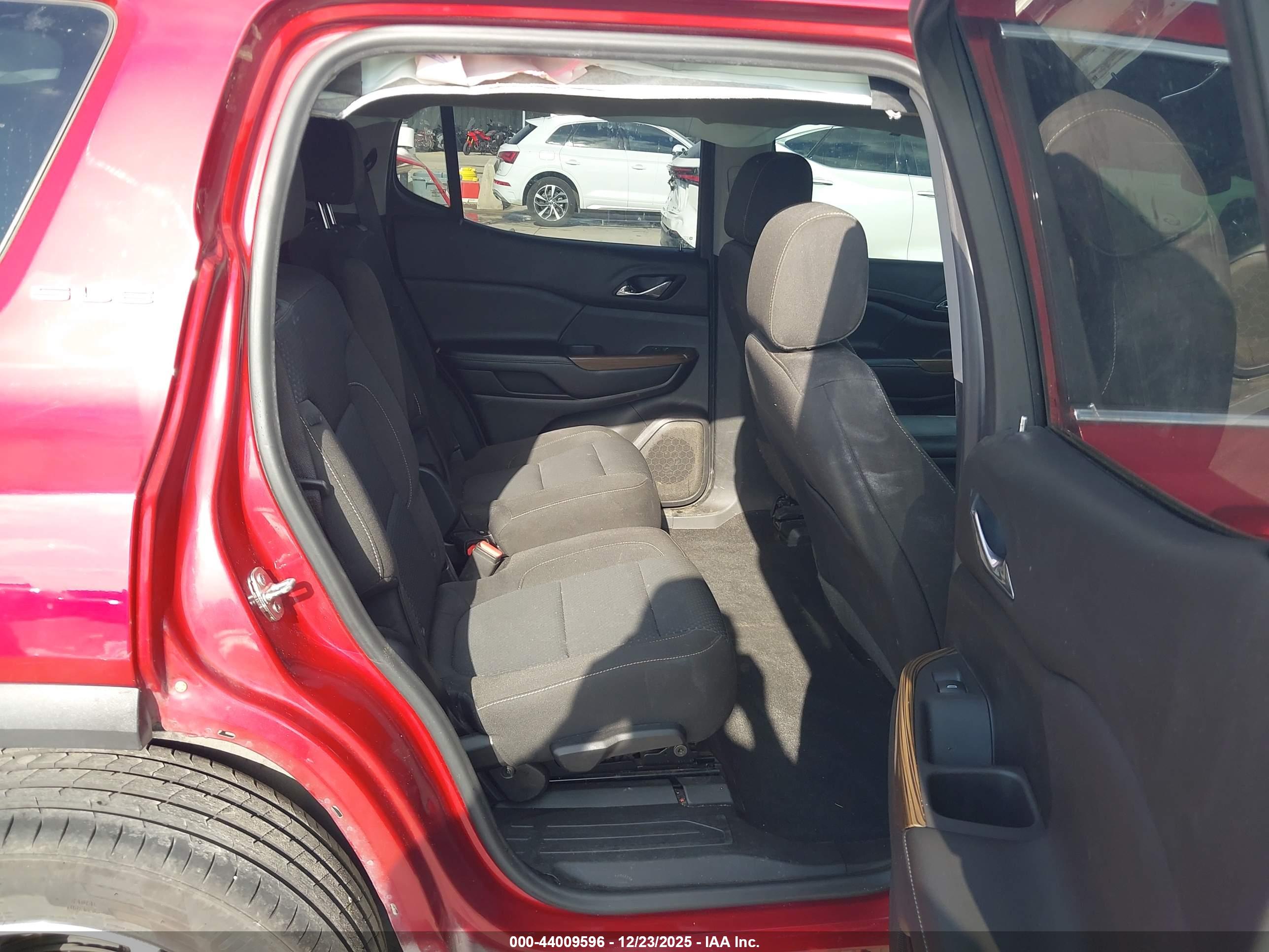 GMC ACADIA image 8